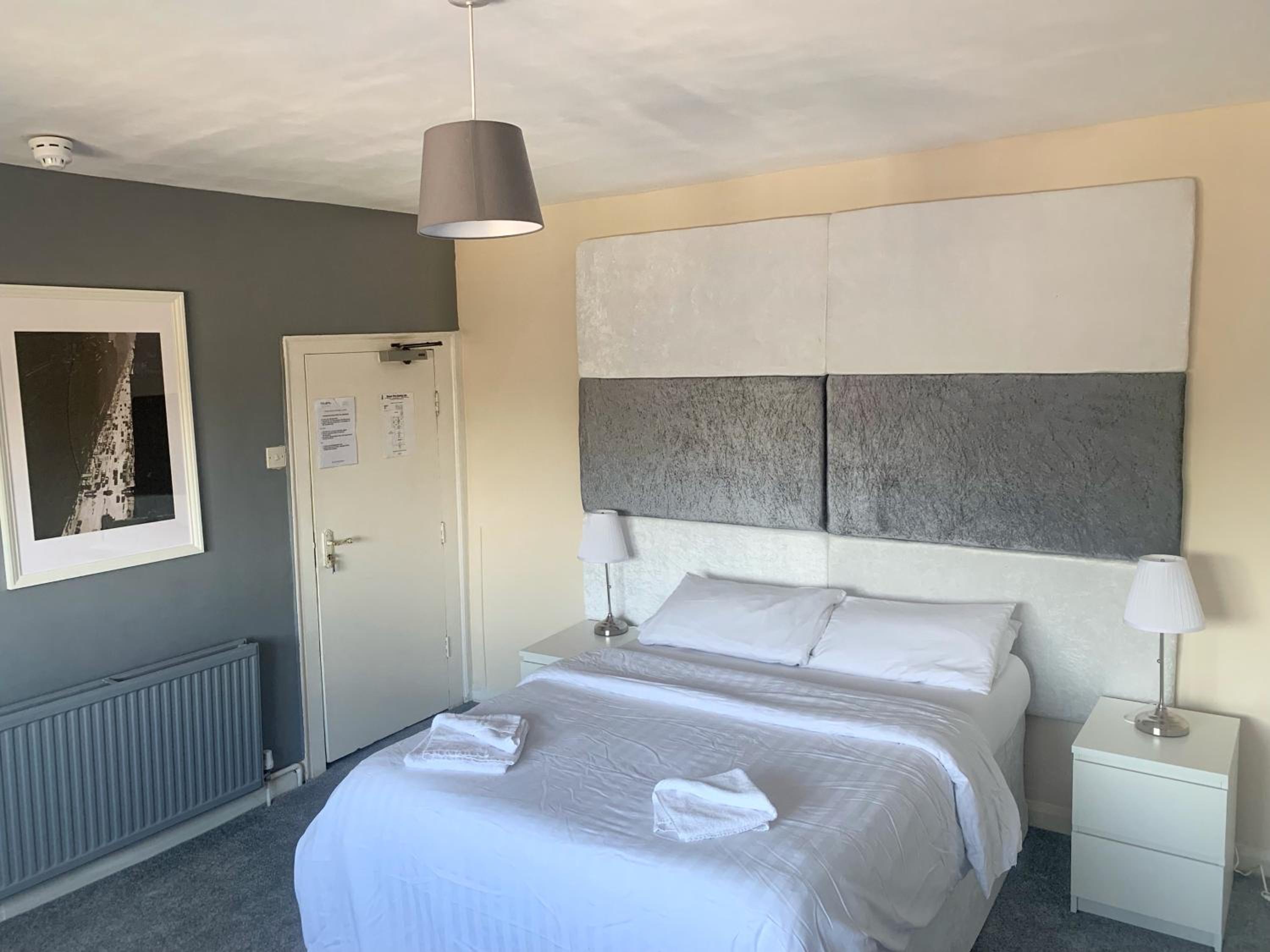 Deluxe King Room - Photo 15
