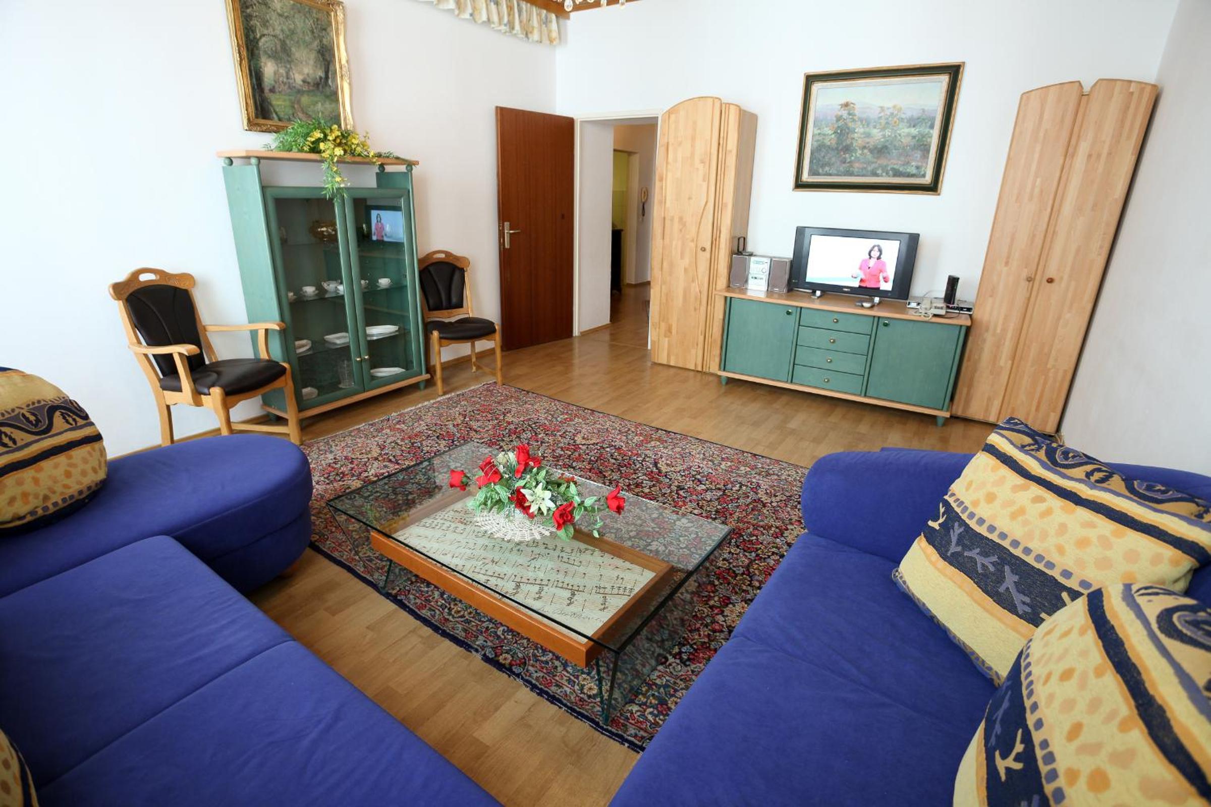 One-Bedroom Apartment 8