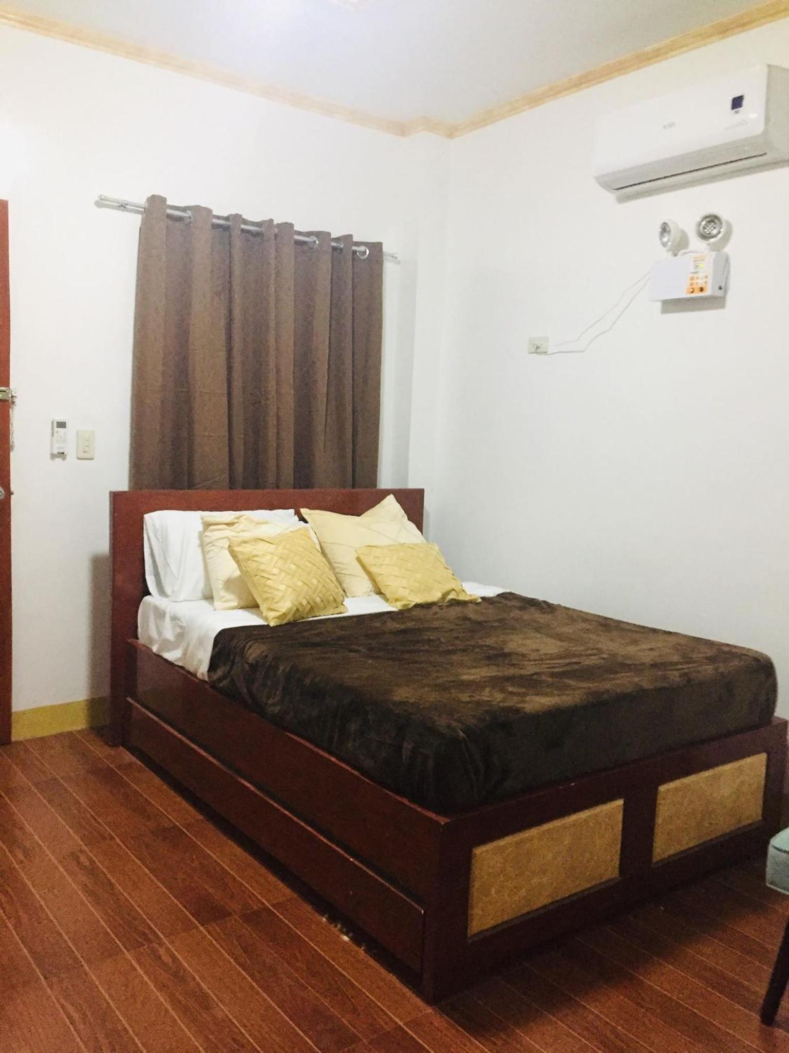 Deluxe Double Room (2 Adults + 1 Child) - Photo 10