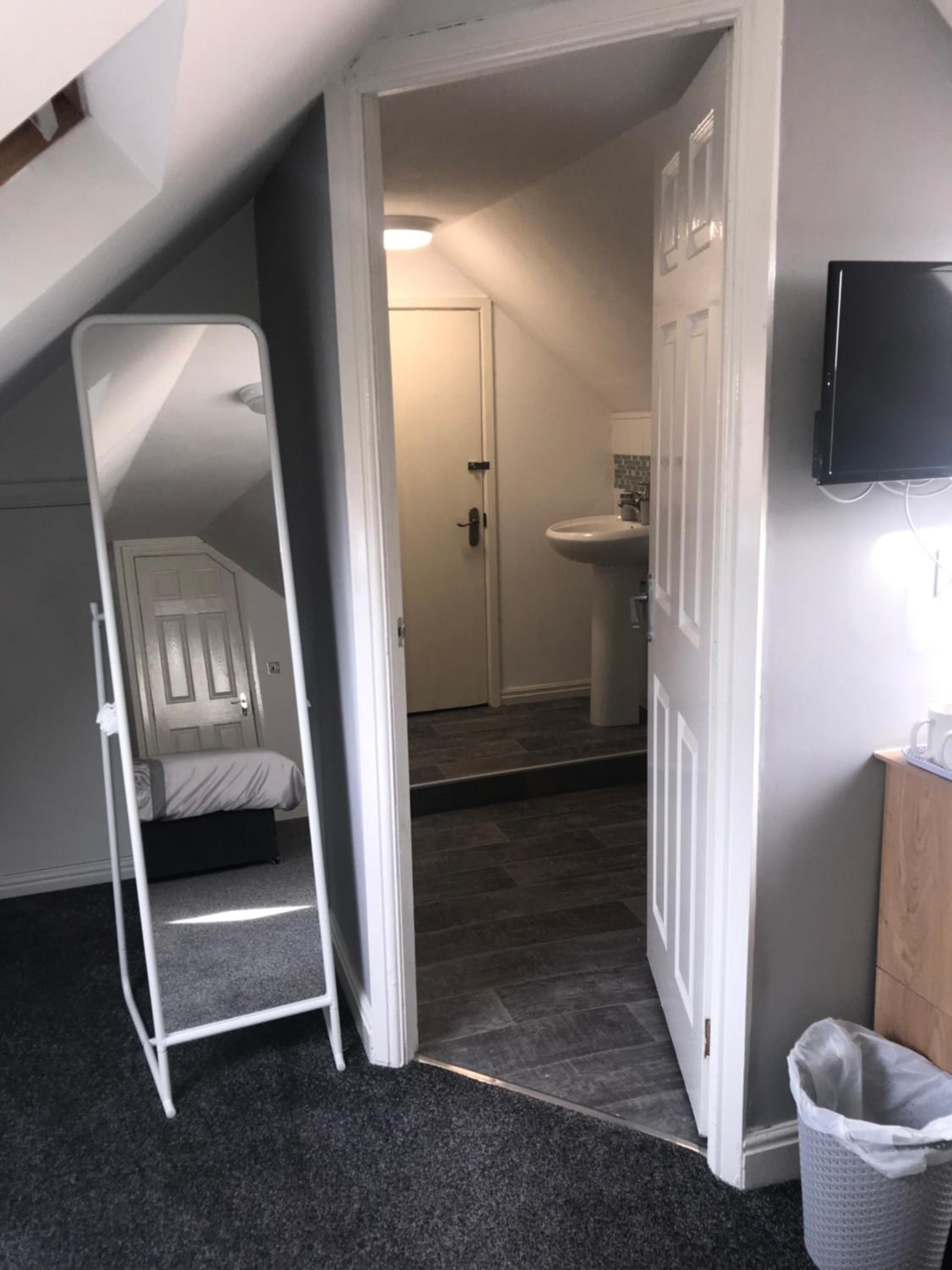 Double Room - Photo 2
