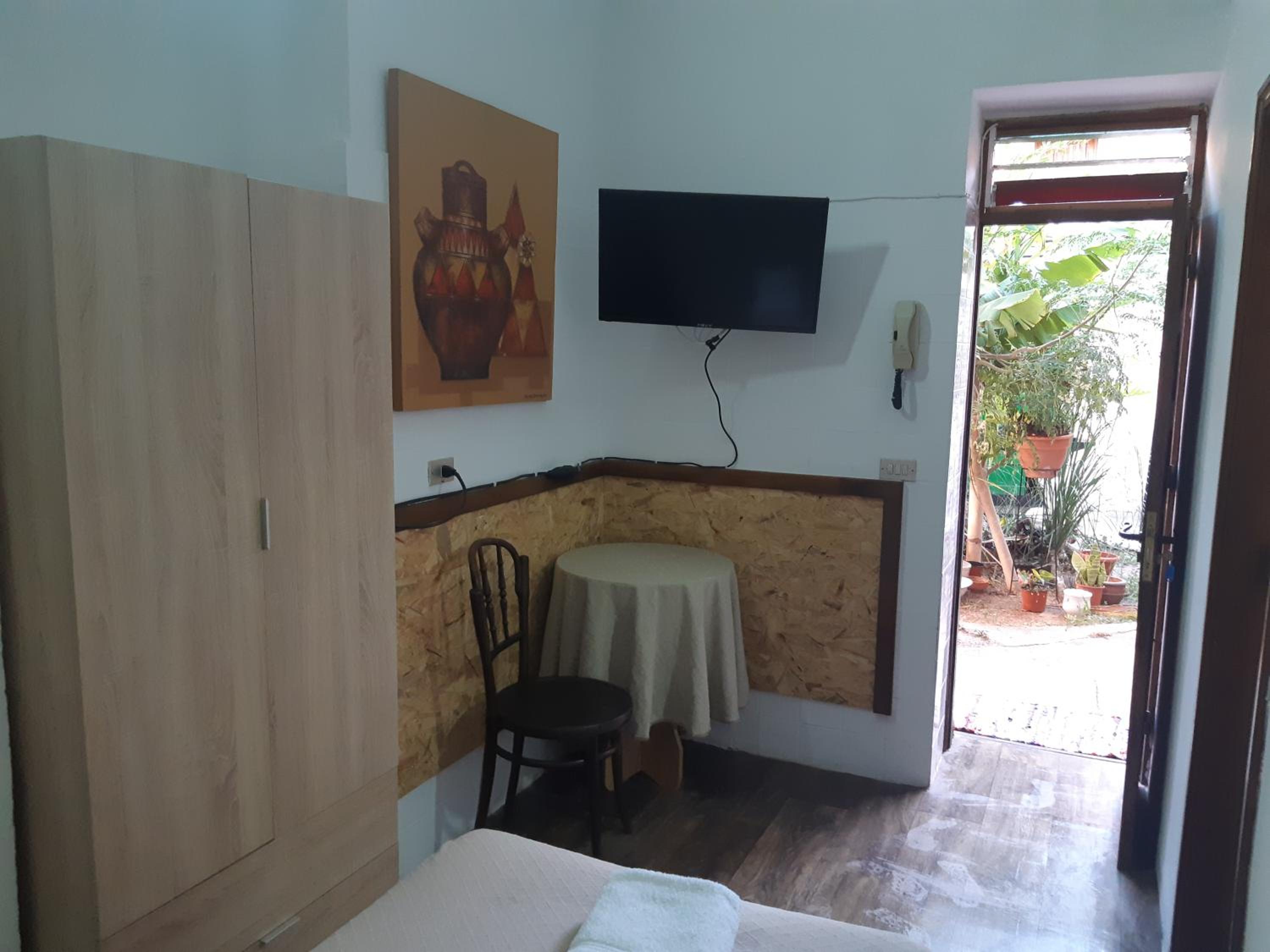 Single Room with Bathroom photo 3