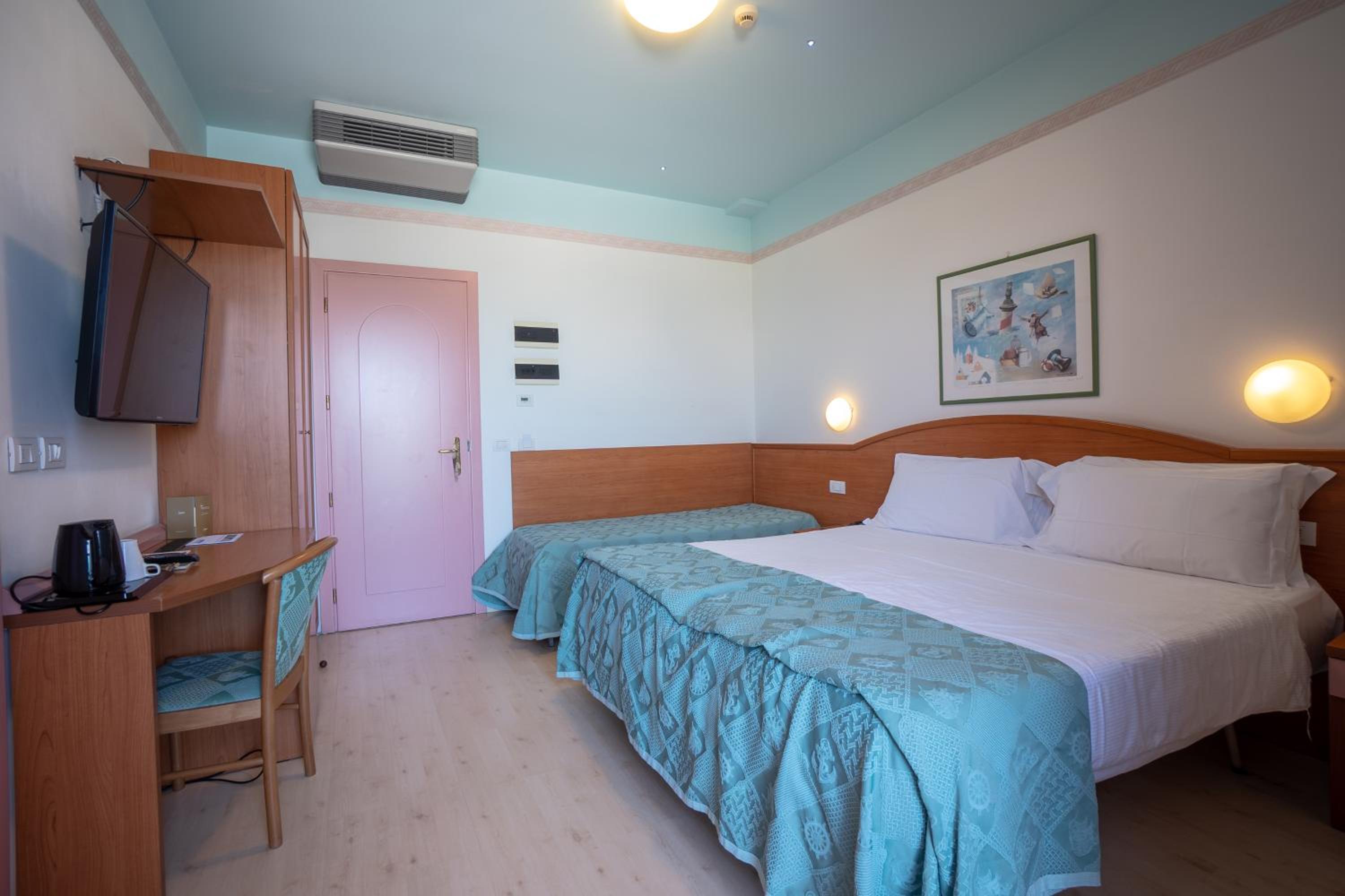 Quadruple Room - Photo 4