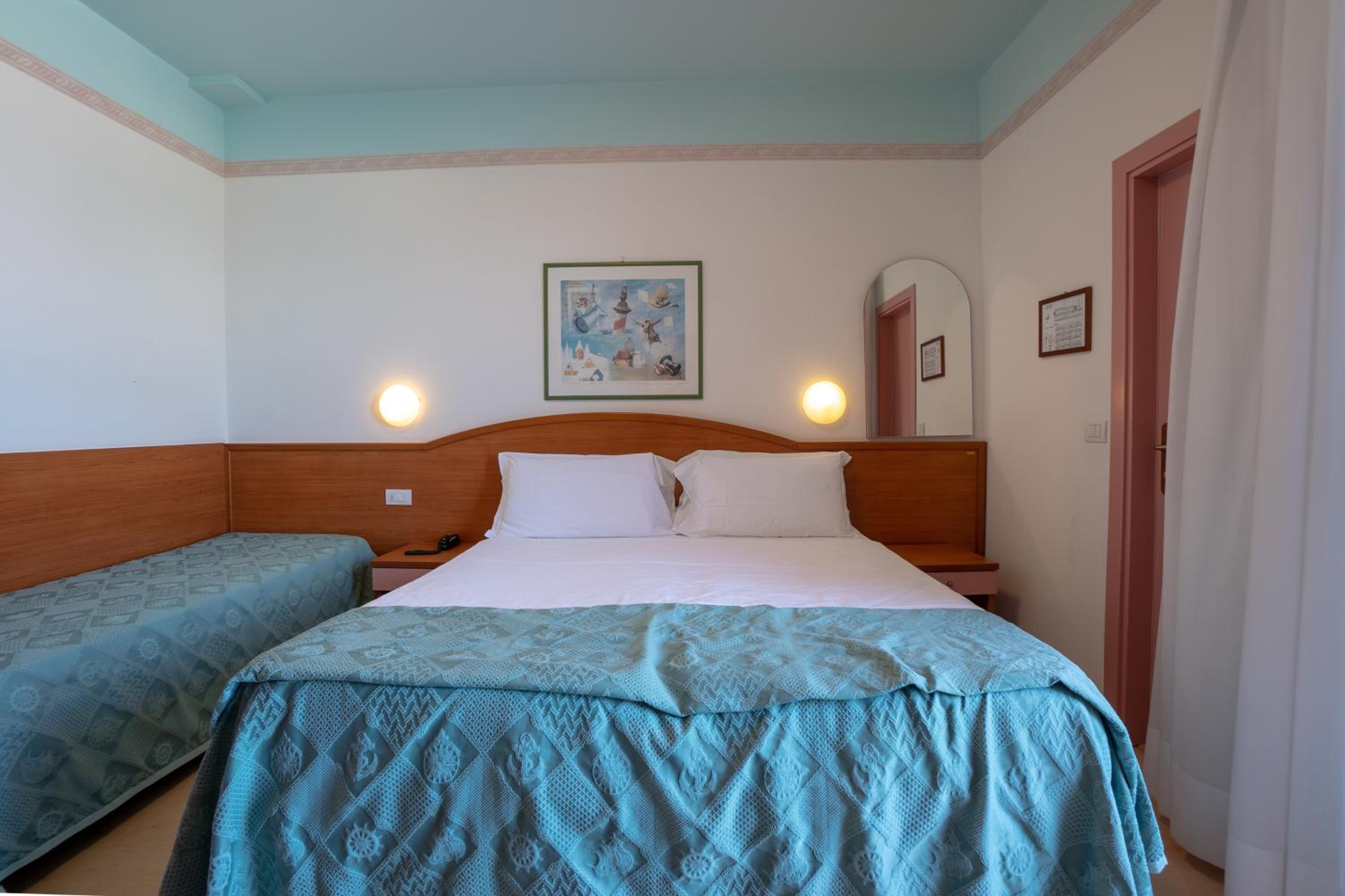 Quadruple Room - Photo 1