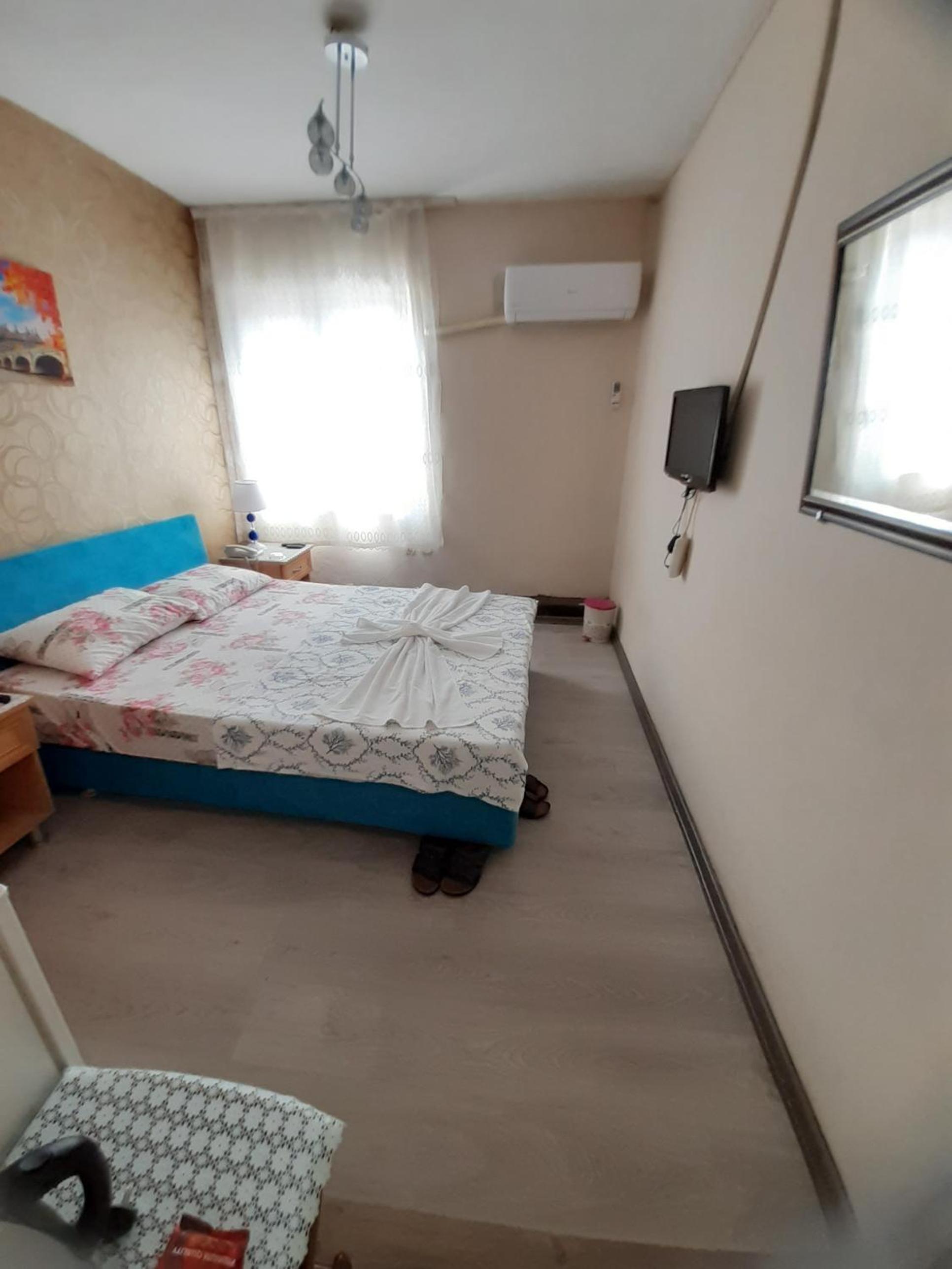 Deluxe Double Room with Shower - Photo 9