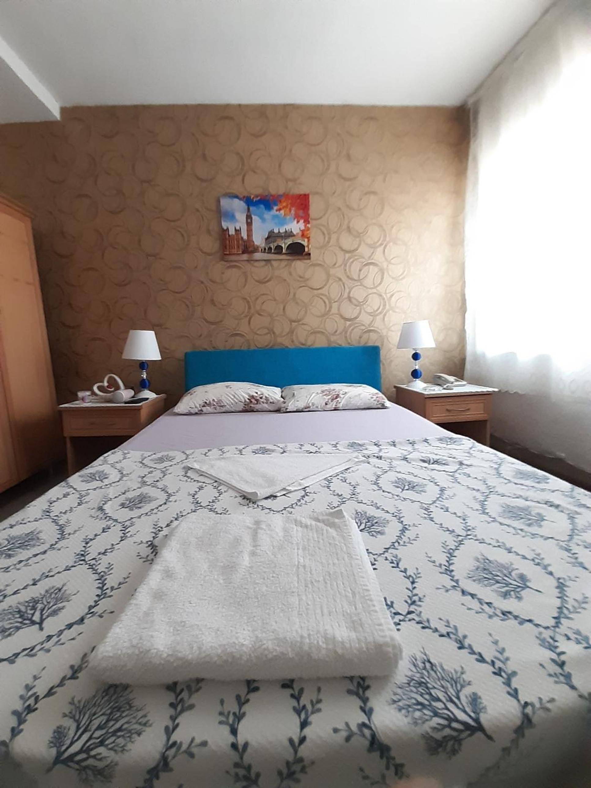 Deluxe Double Room with Shower - Photo 8