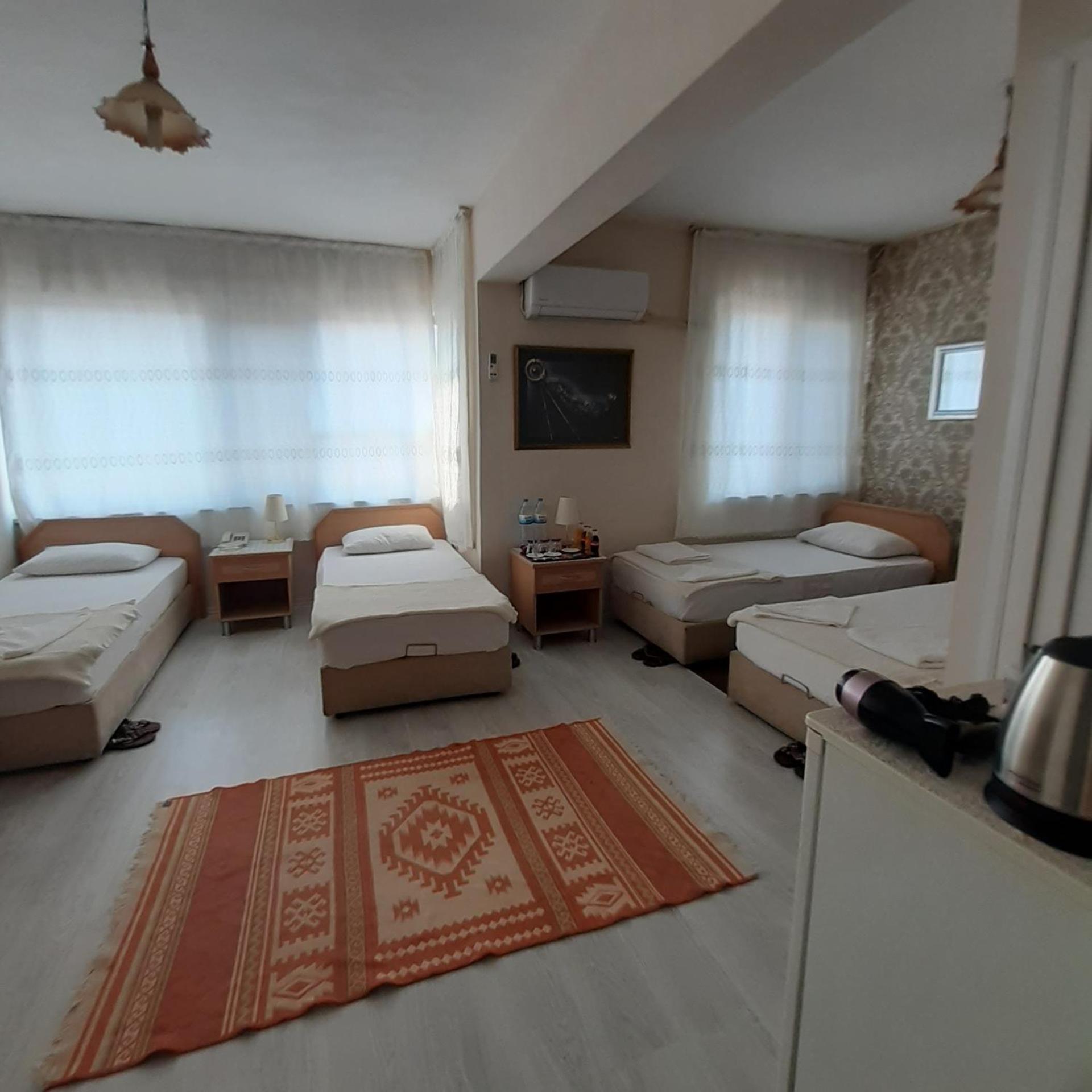 Quadruple Room - Photo 1