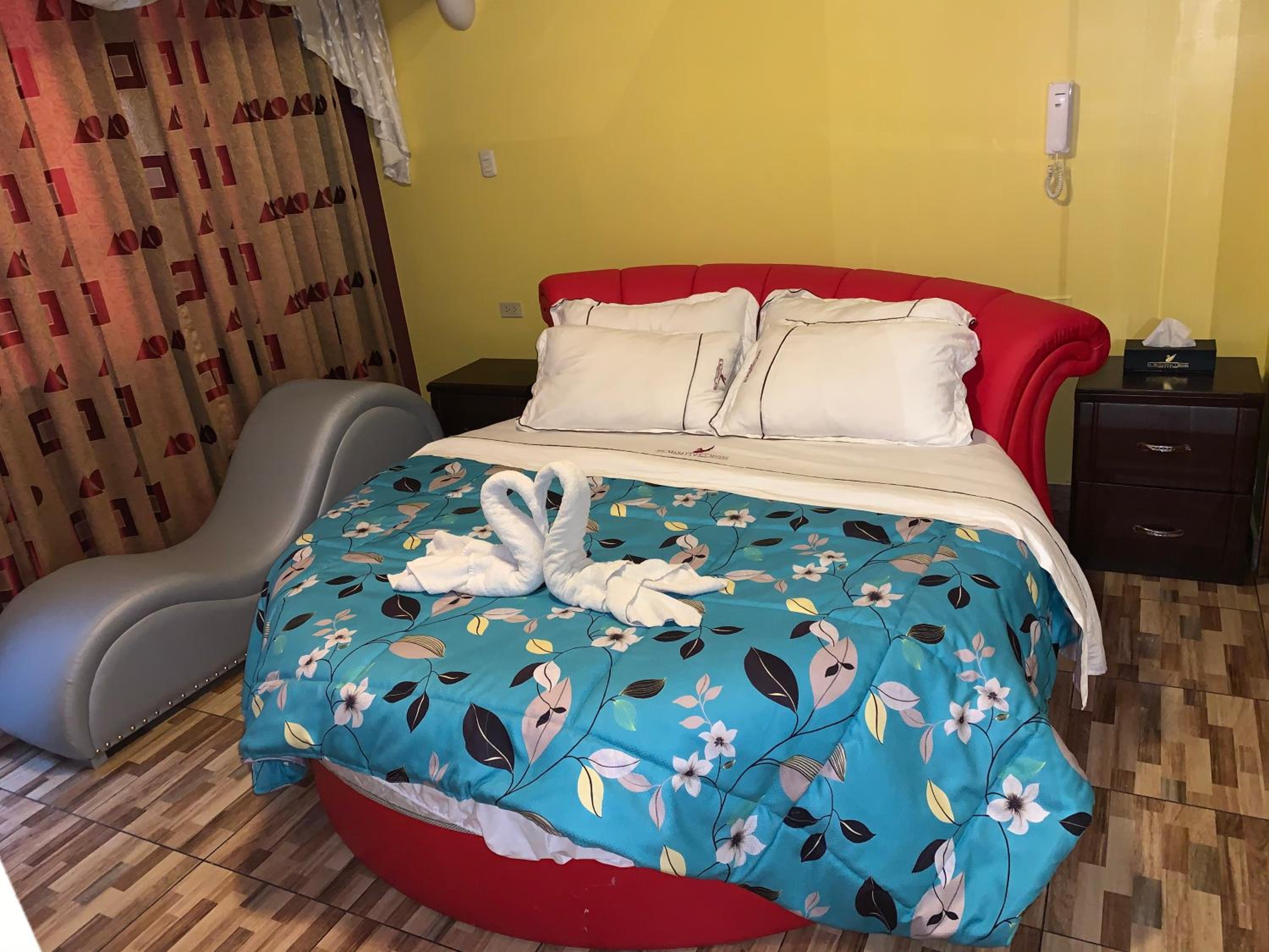 Deluxe Room (2 Adults + 1 Child)