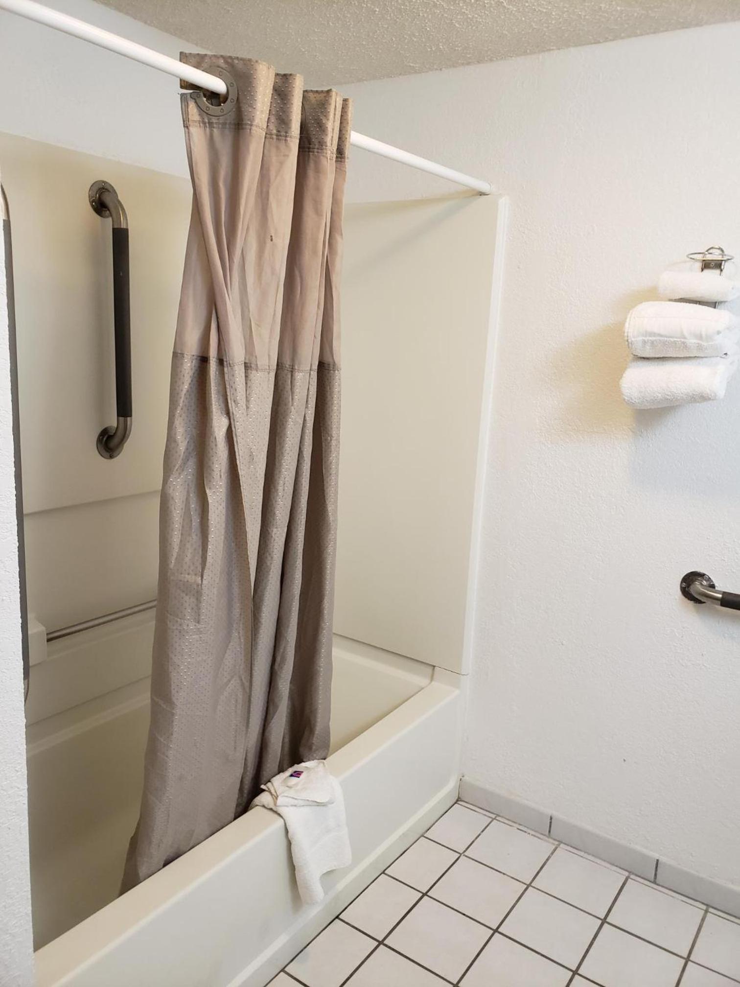 Premium Quadruple Room - Photo 7