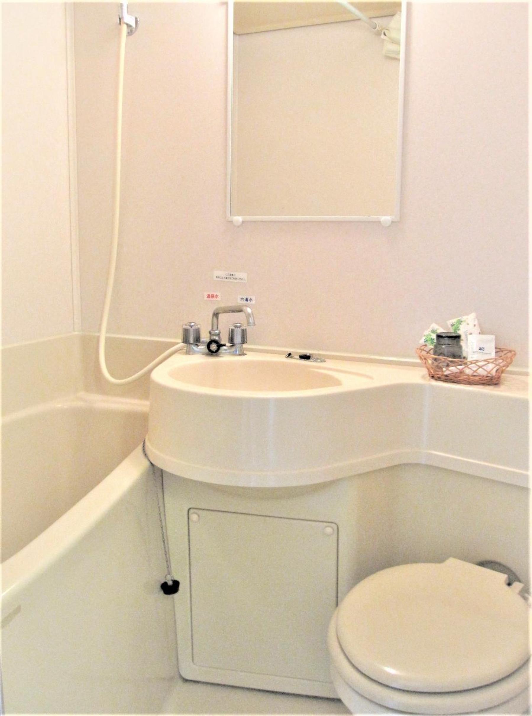 Single Room with Shower - Photo 2