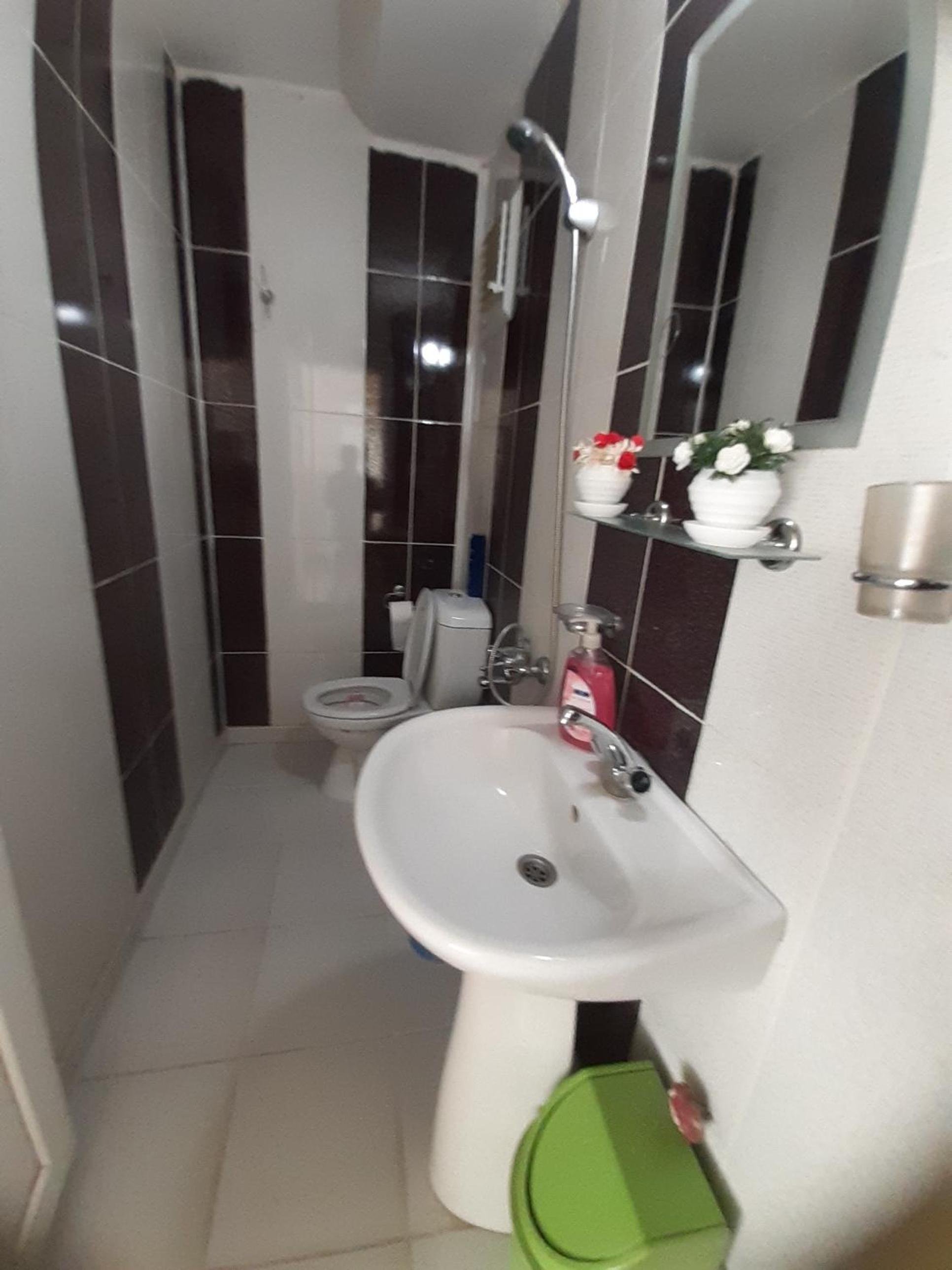 Economy Double Room - Photo 9