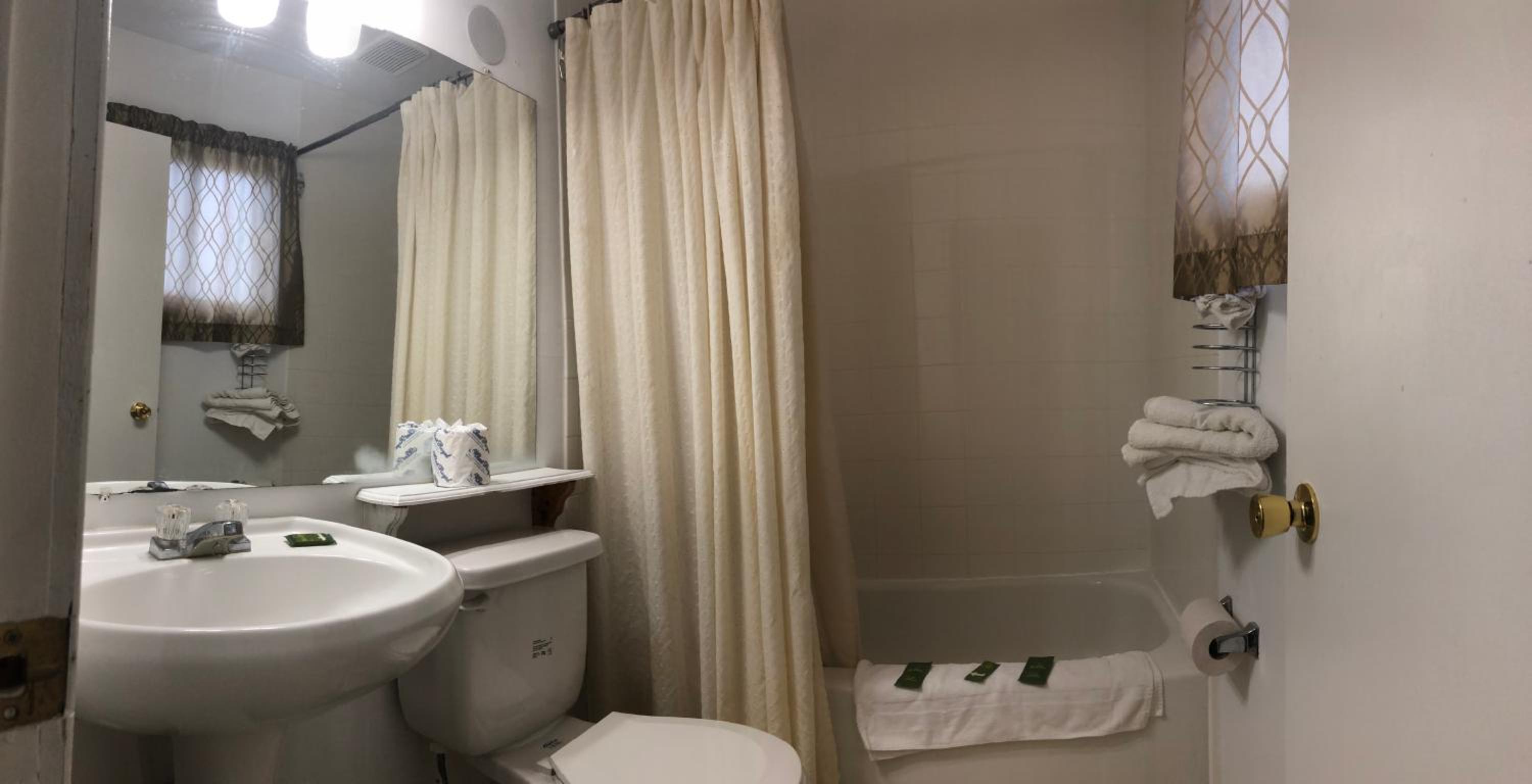 Double Room with Two Double Beds photo 3