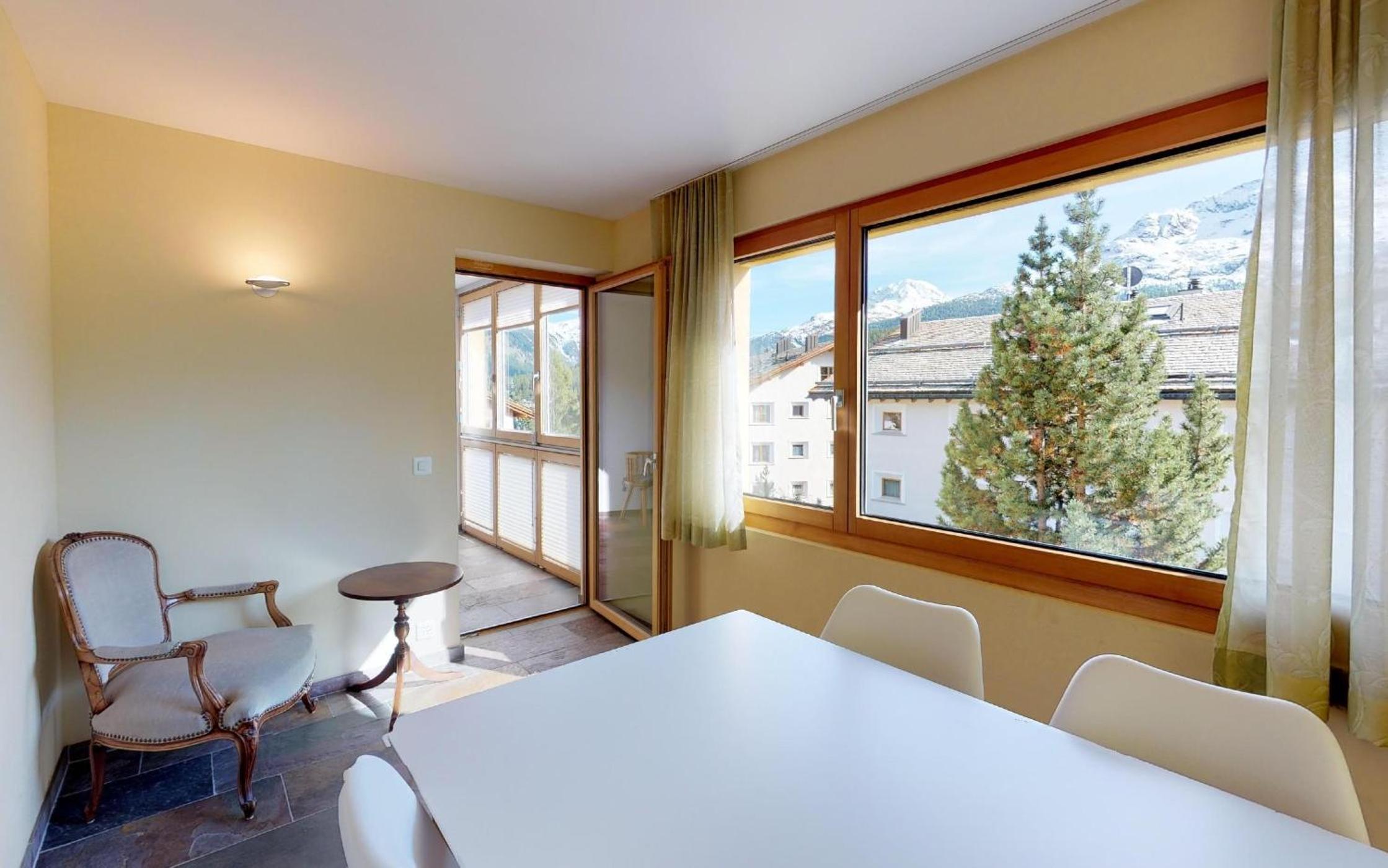 Apartment with Mountain View photo 2