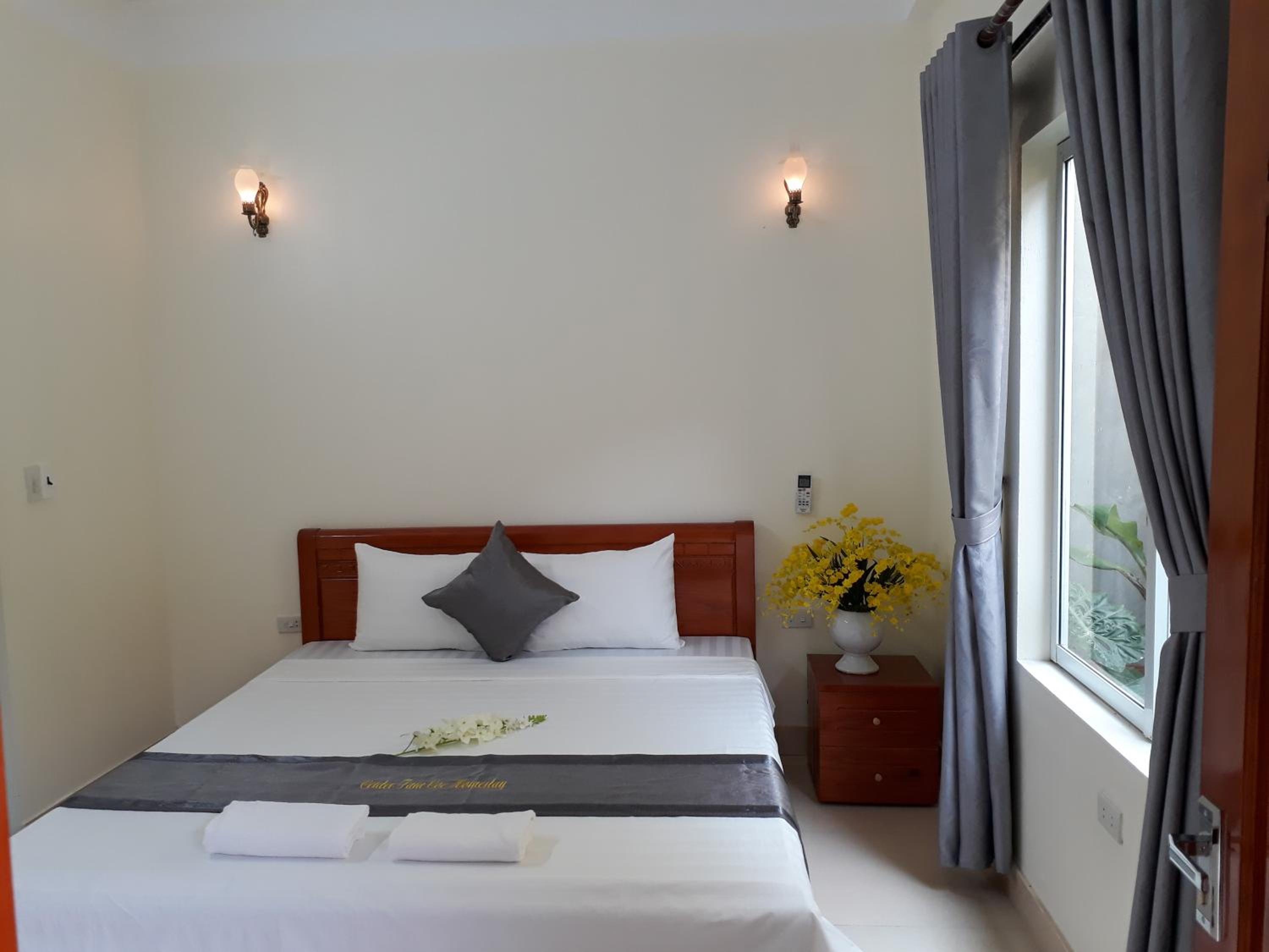 Queen Room with Pool View photo 3