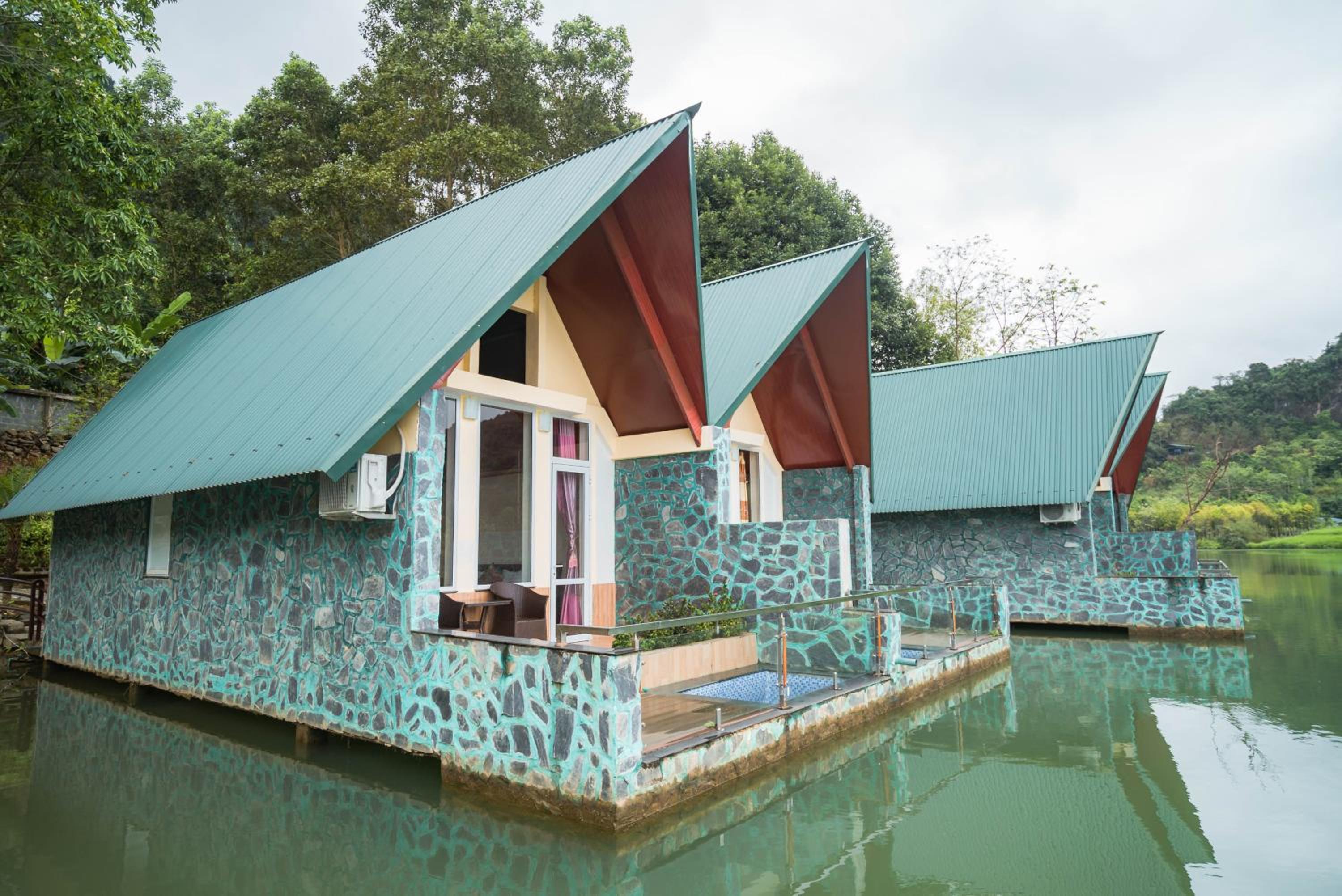 Deluxe Double or Twin Room with River View photo 2