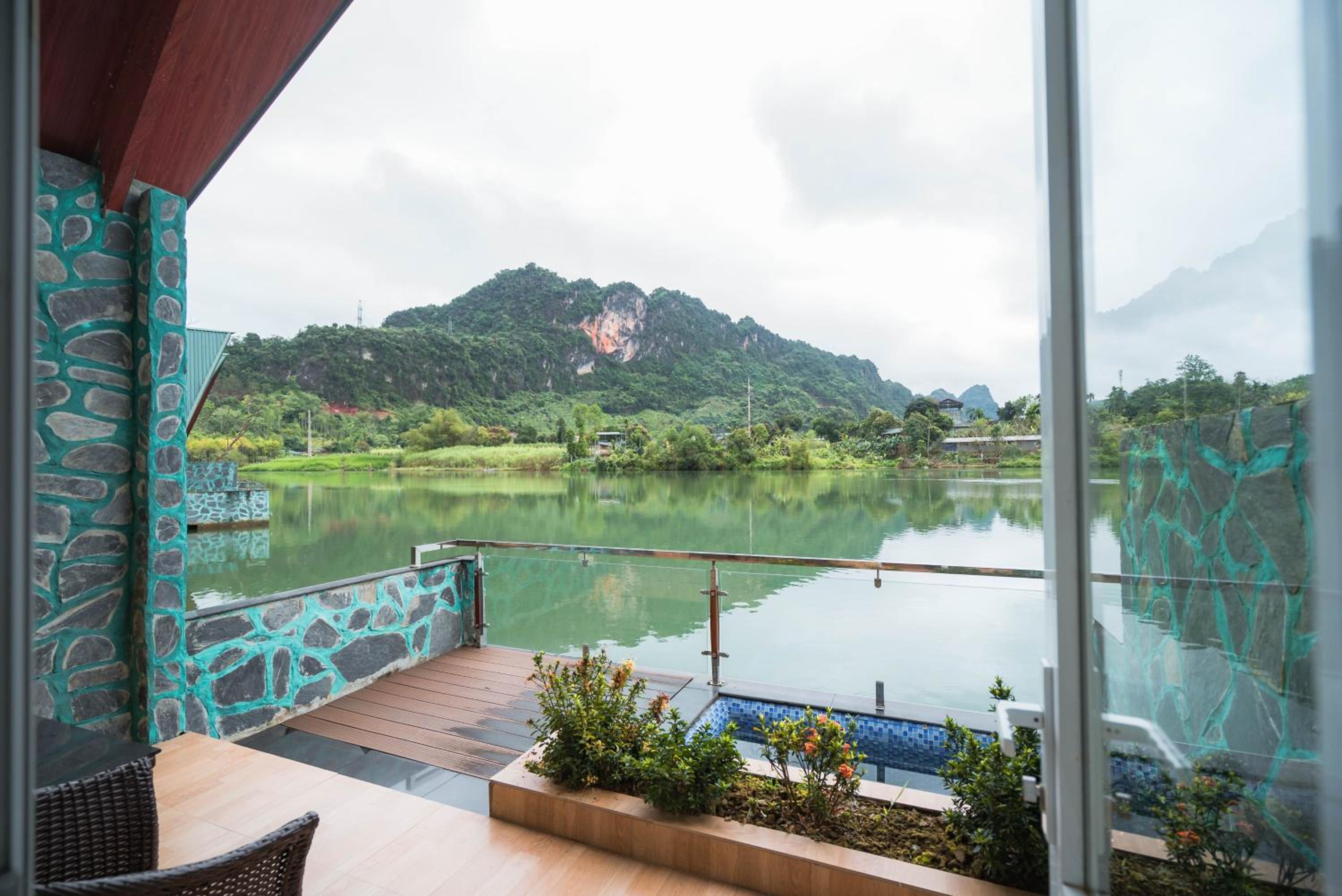 Deluxe Double or Twin Room with River View photo 3
