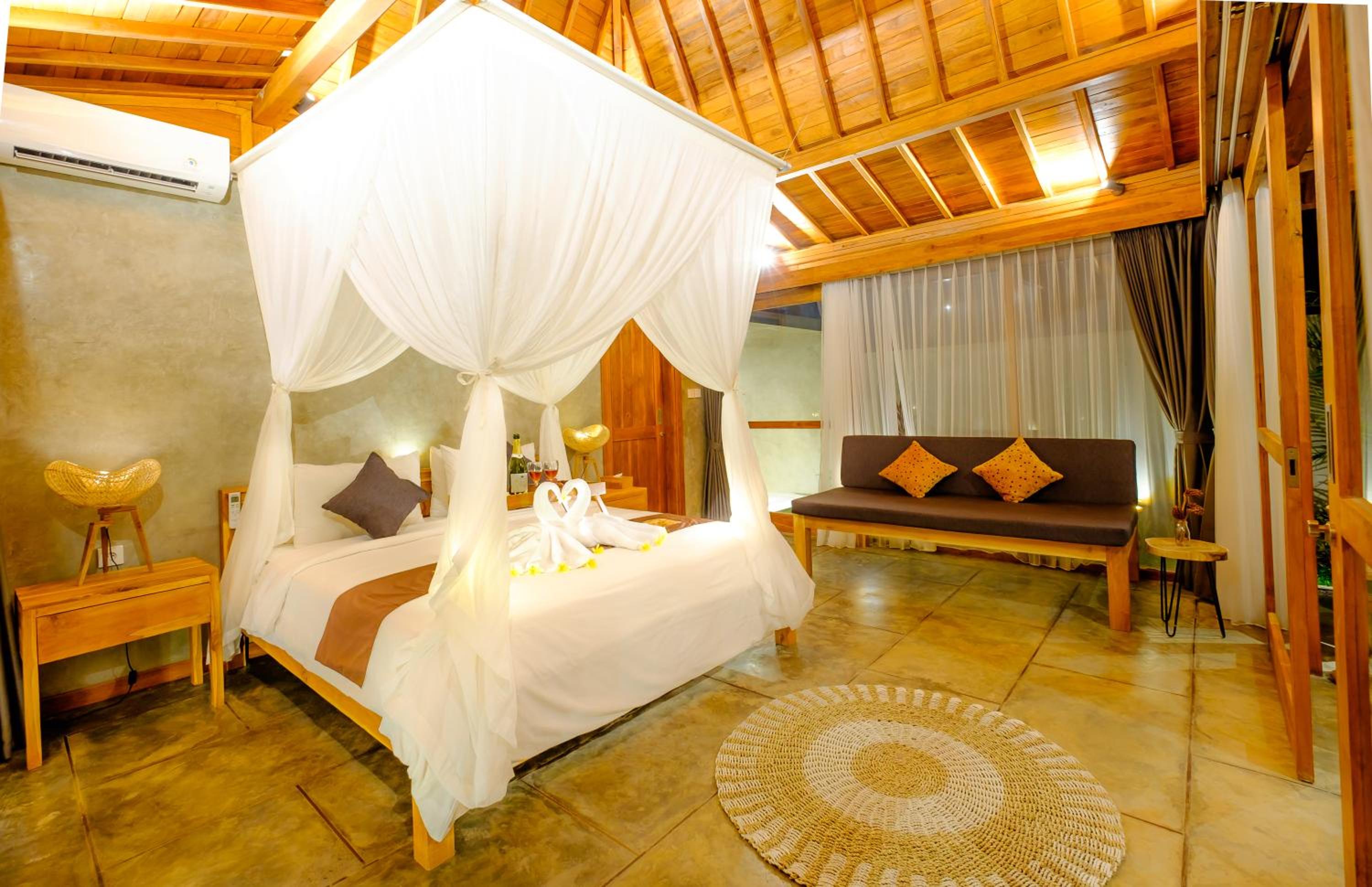 Villa with Private Pool - Photo 1