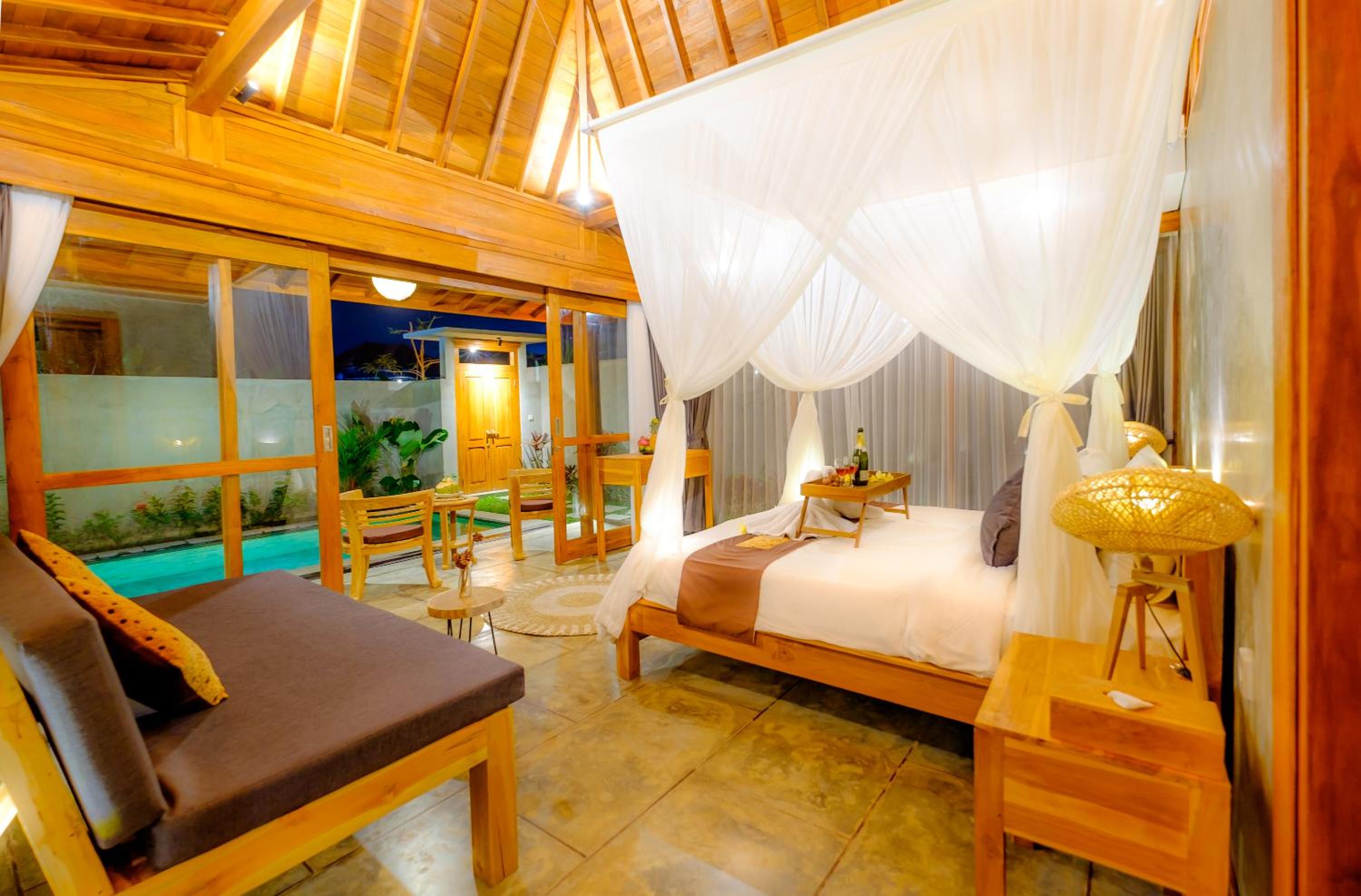 Villa with Private Pool - Photo 17