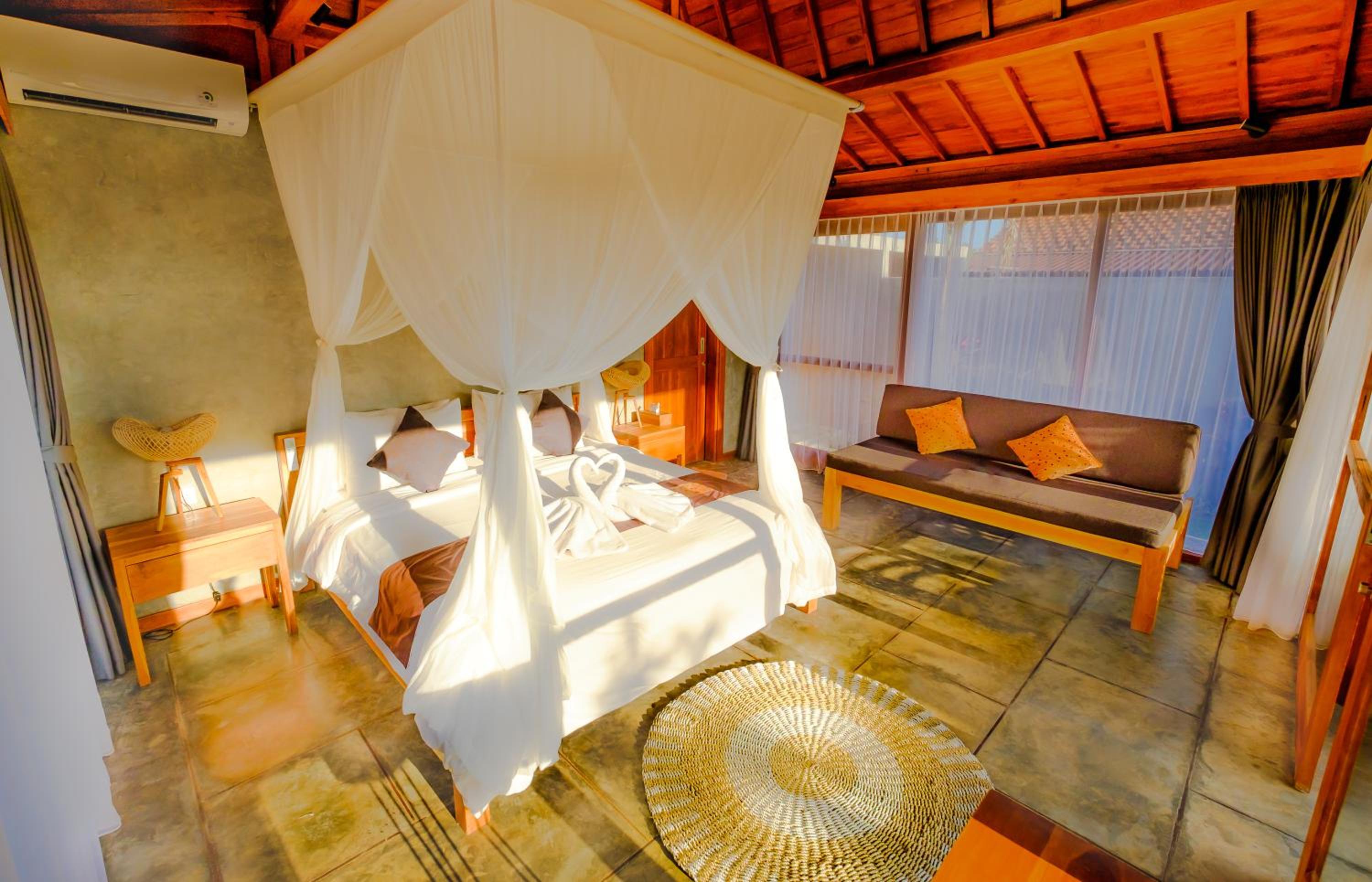 Villa with Private Pool - Photo 21
