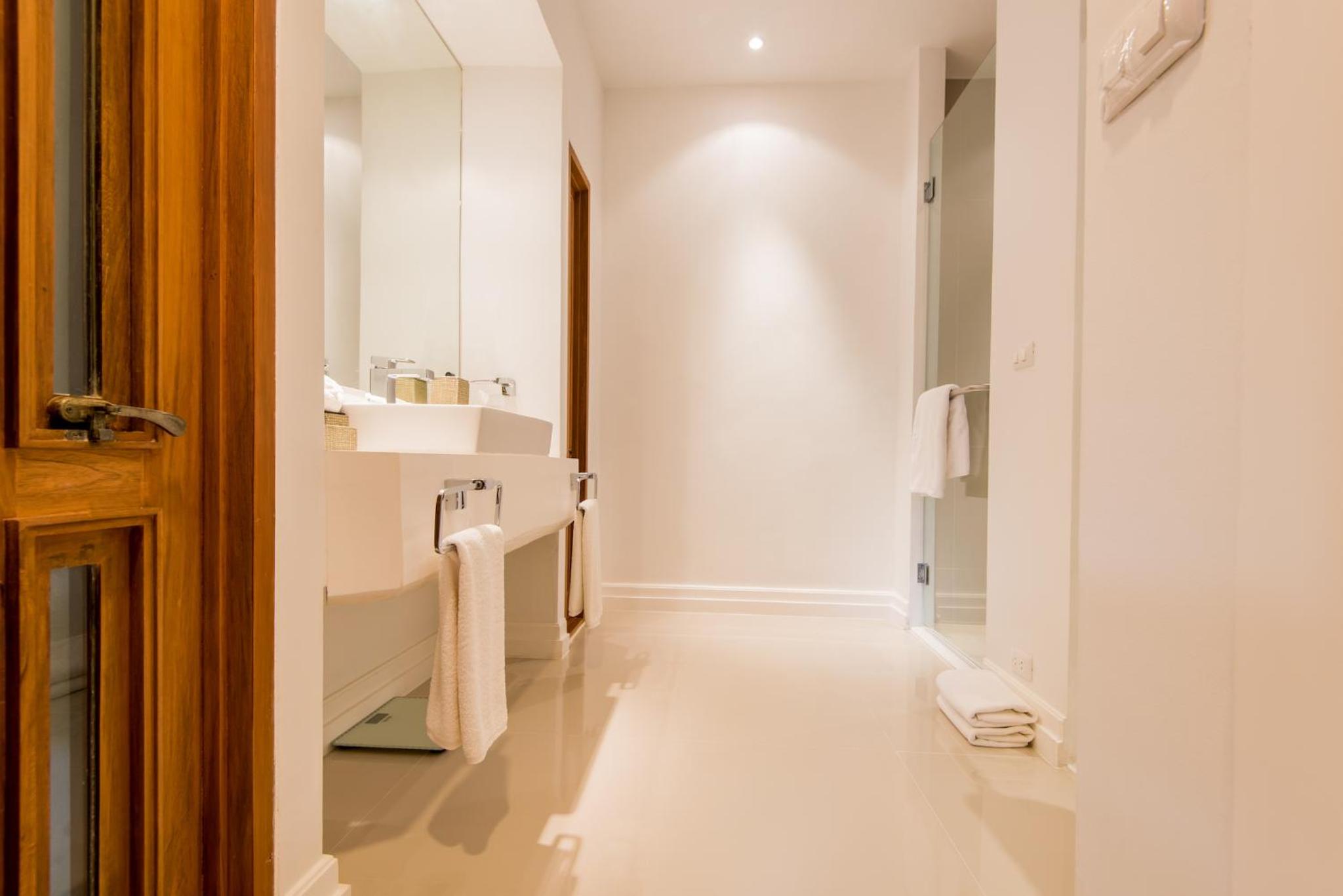 Junior Suite with Pool View photo 3
