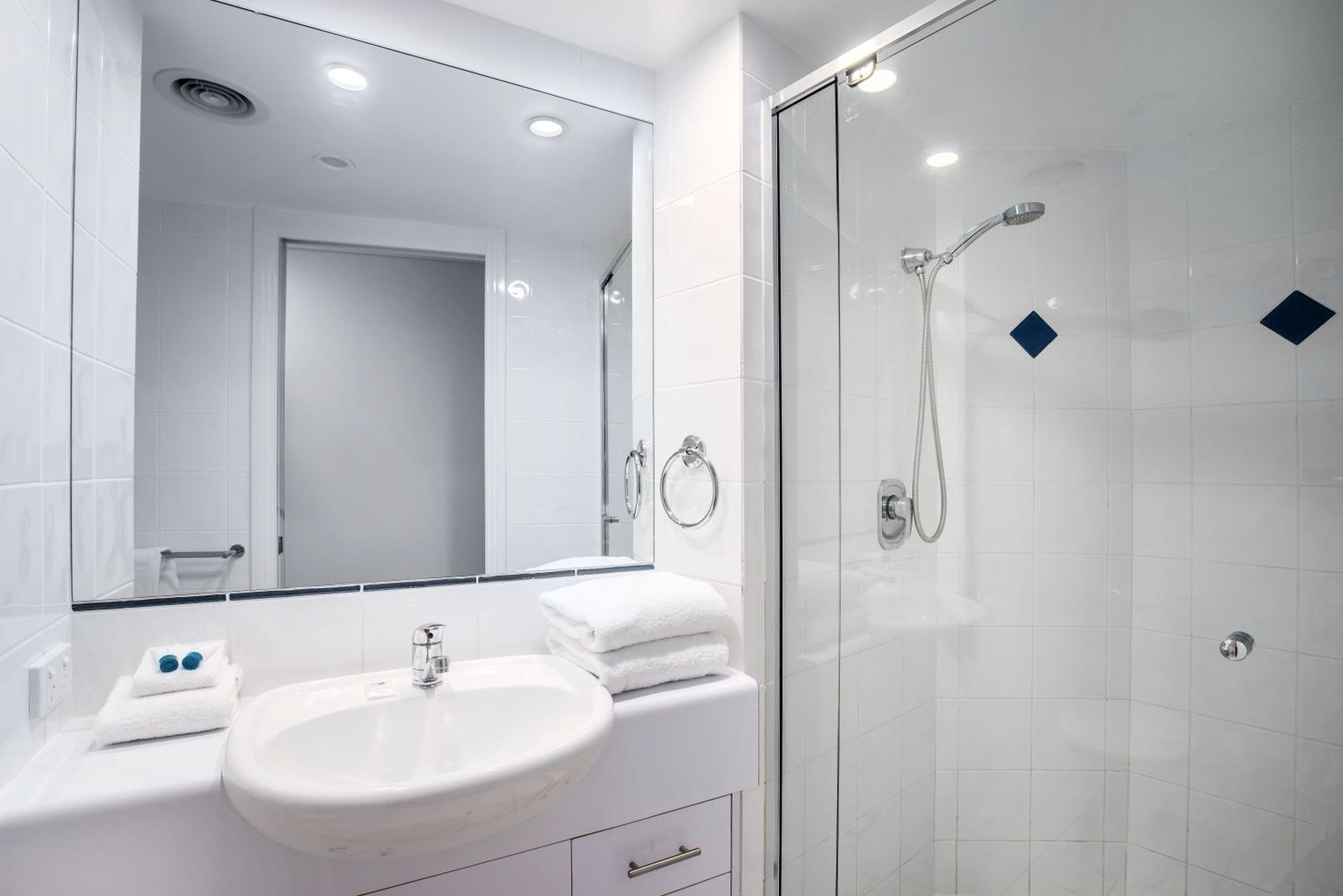 Three-Bedroom Penthouse Apartment - Partial Views photo 3