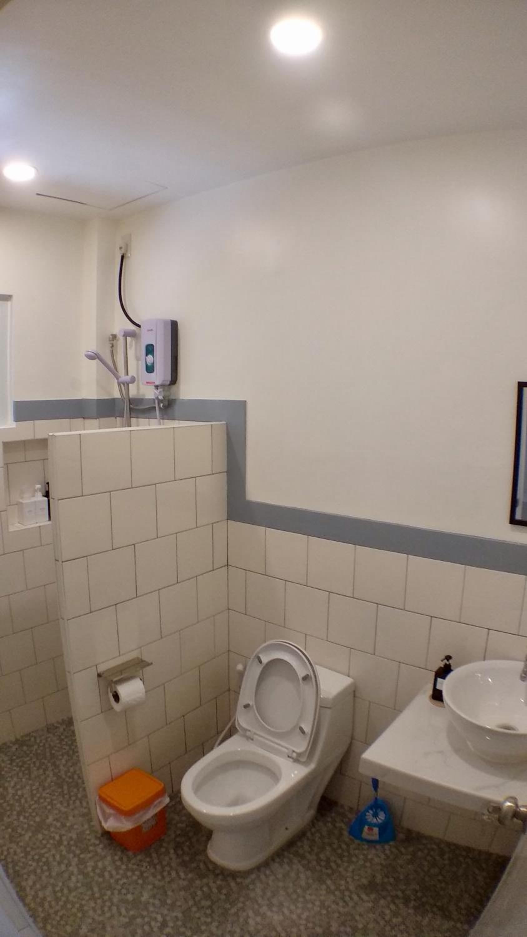 Deluxe Queen Suite - Photo 18