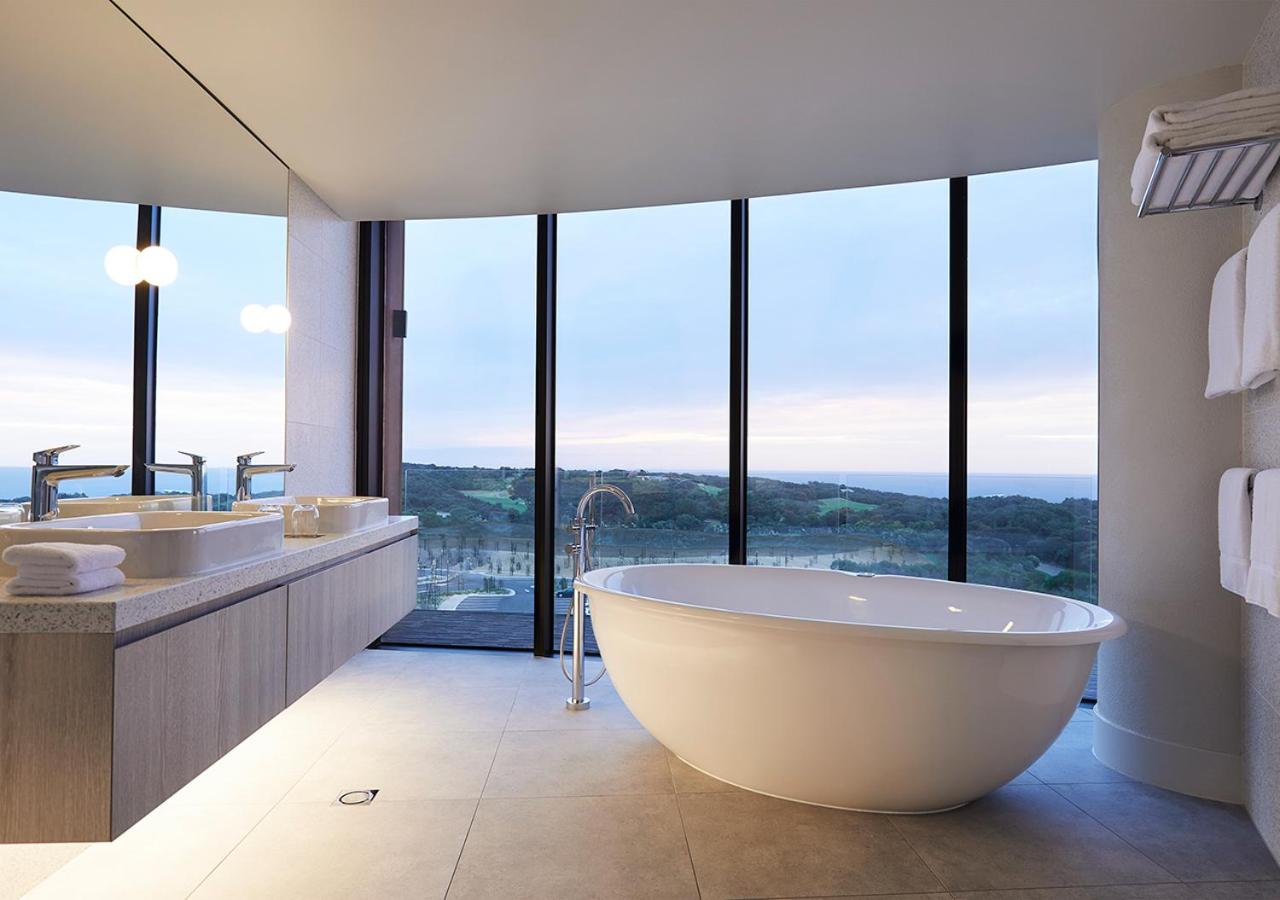 The Peninsula Suite  - Photo 2