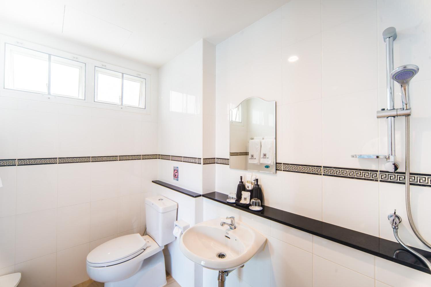 Standard Double Room - Photo 5