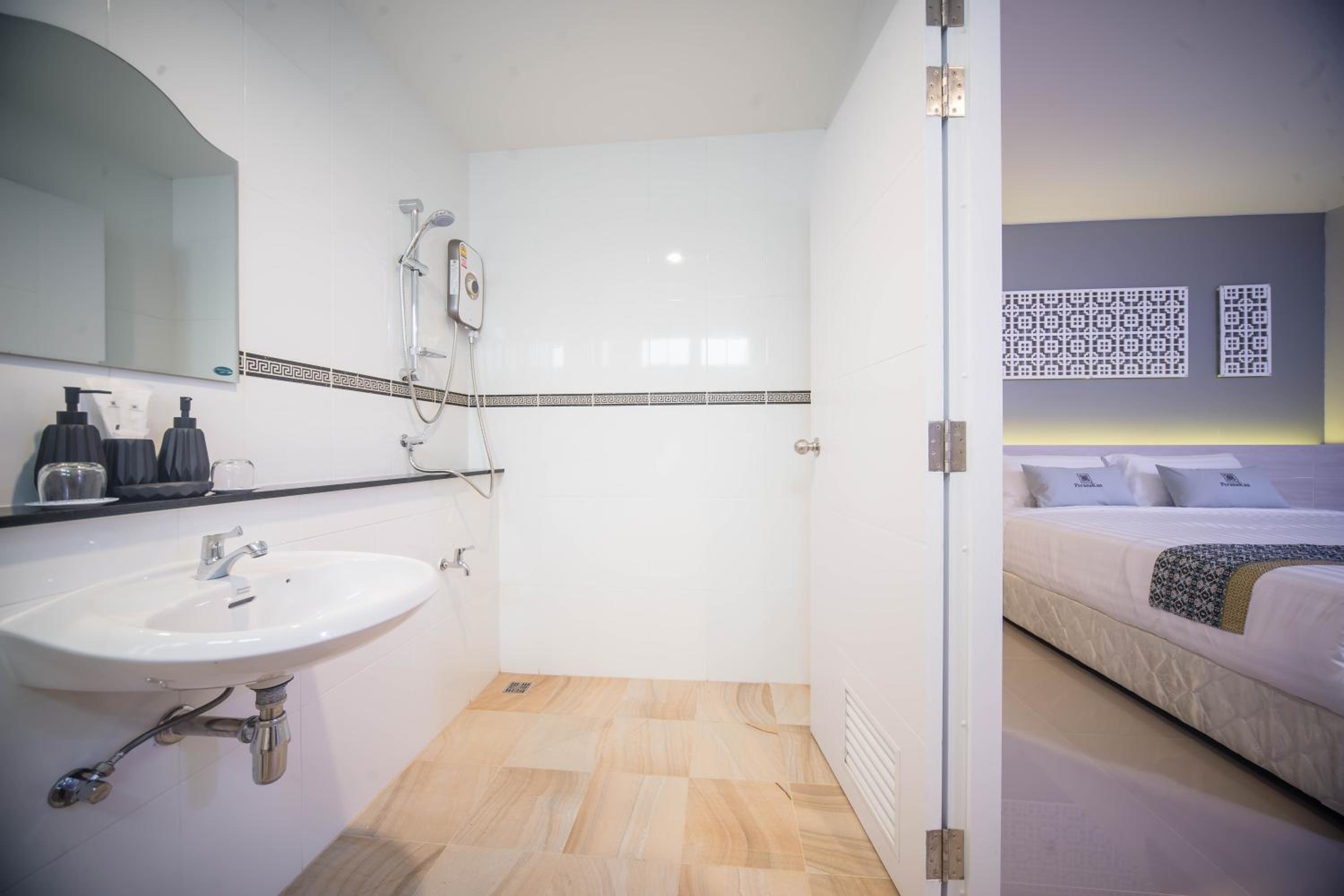 Standard Double Room - Photo 6
