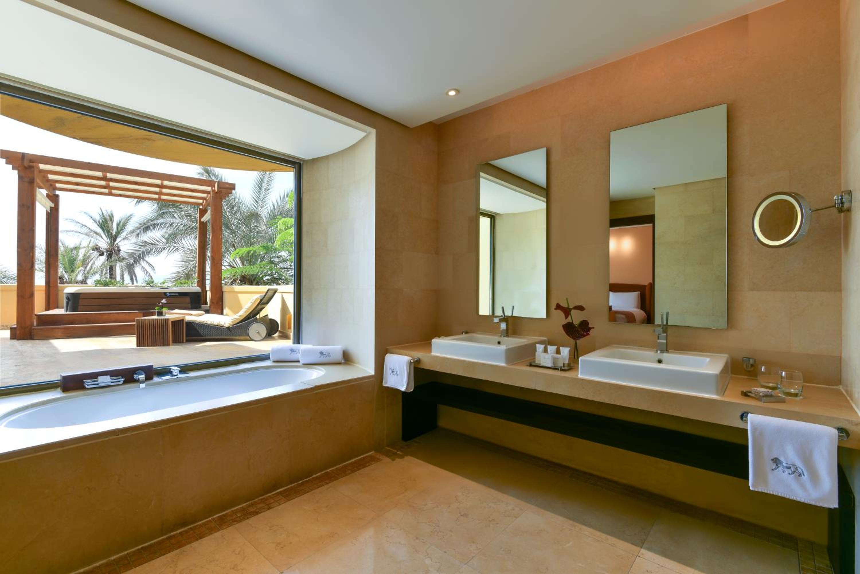 Ishtar Honeymoon Suite