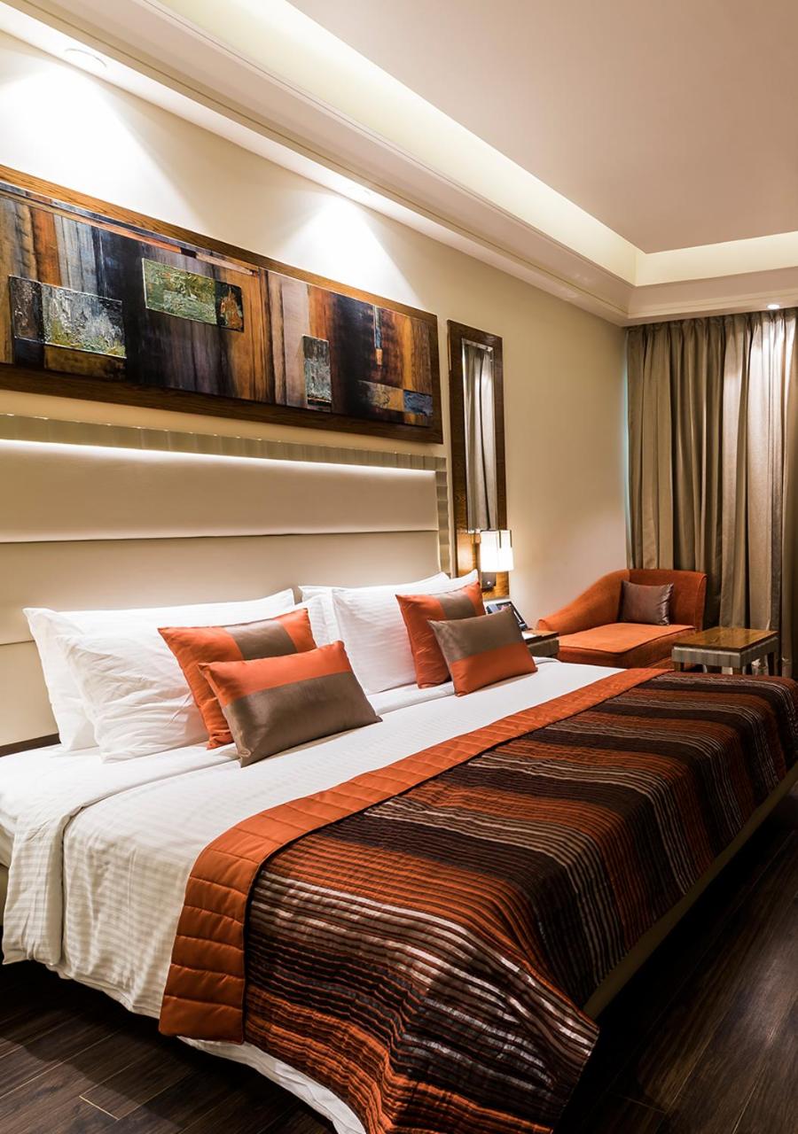 Executive Queen Room - Non-Smoking with 15 % OFF ON FOOD & Soft beverages/15% off on Laundry services//1+1 happy hours at Kokkinos from 6-8 pm on IMFL drinks// INR 500 SPA discount