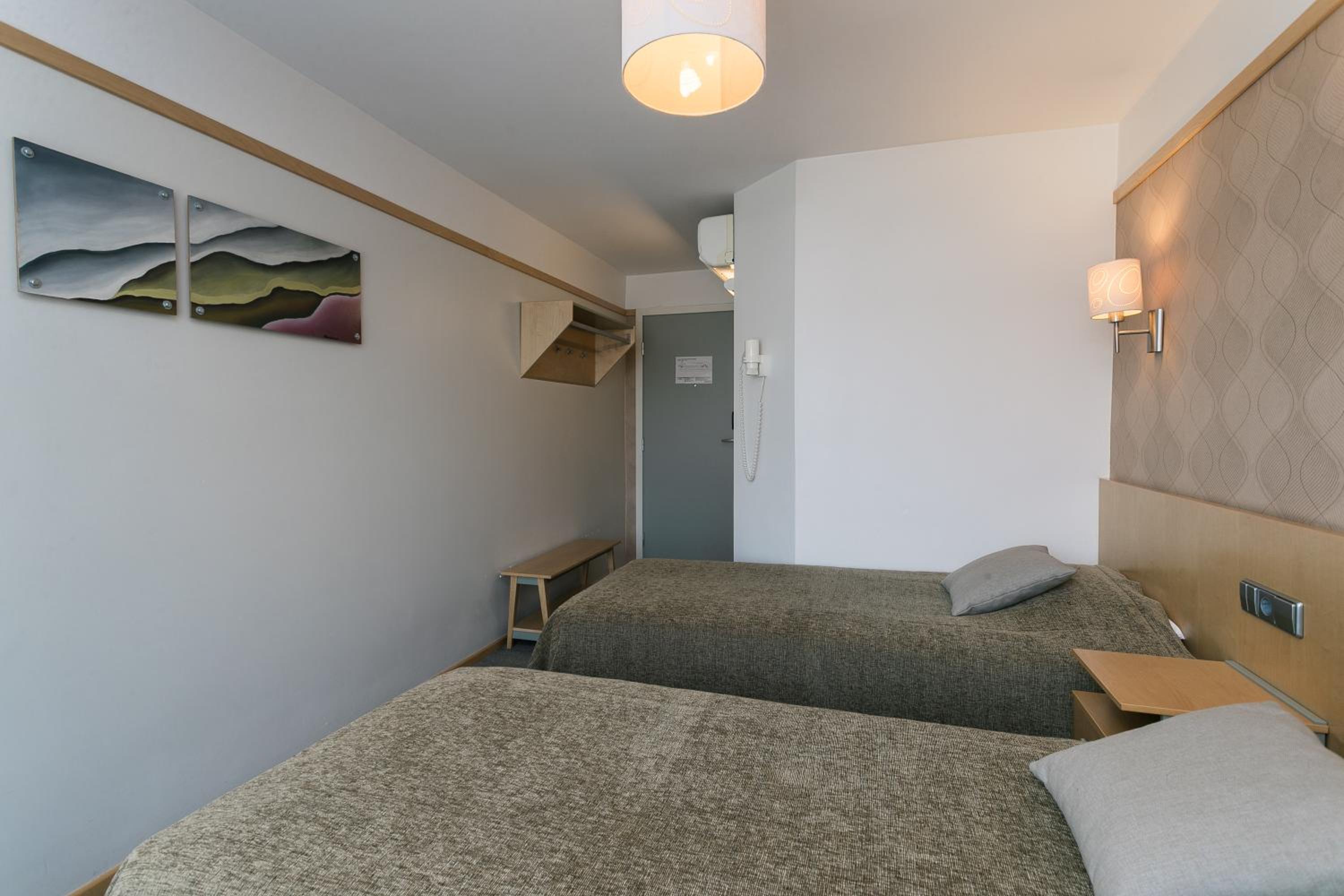 Standard Double or Twin Room - Photo 4