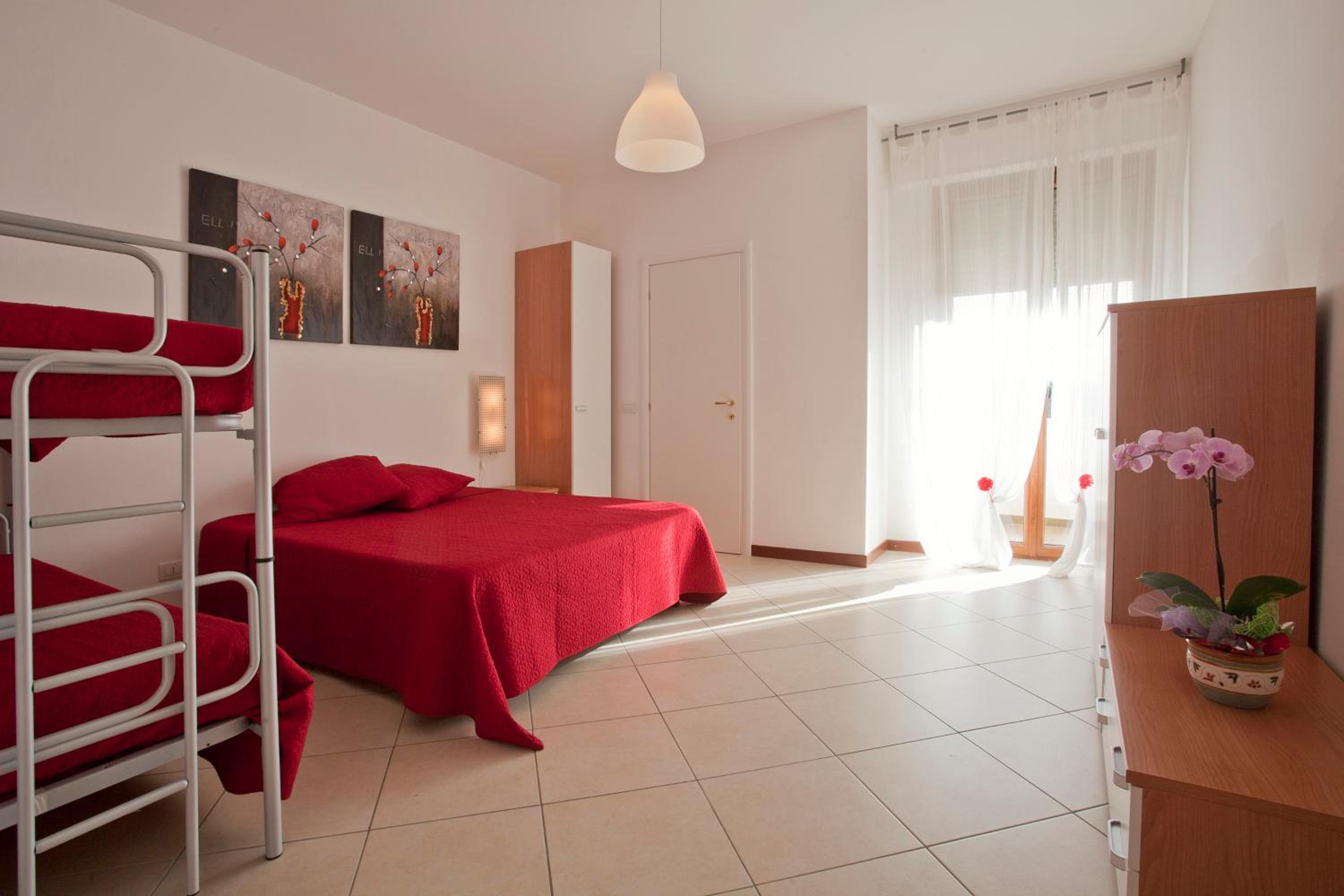 Quadruple Room with Balcony - Photo 16