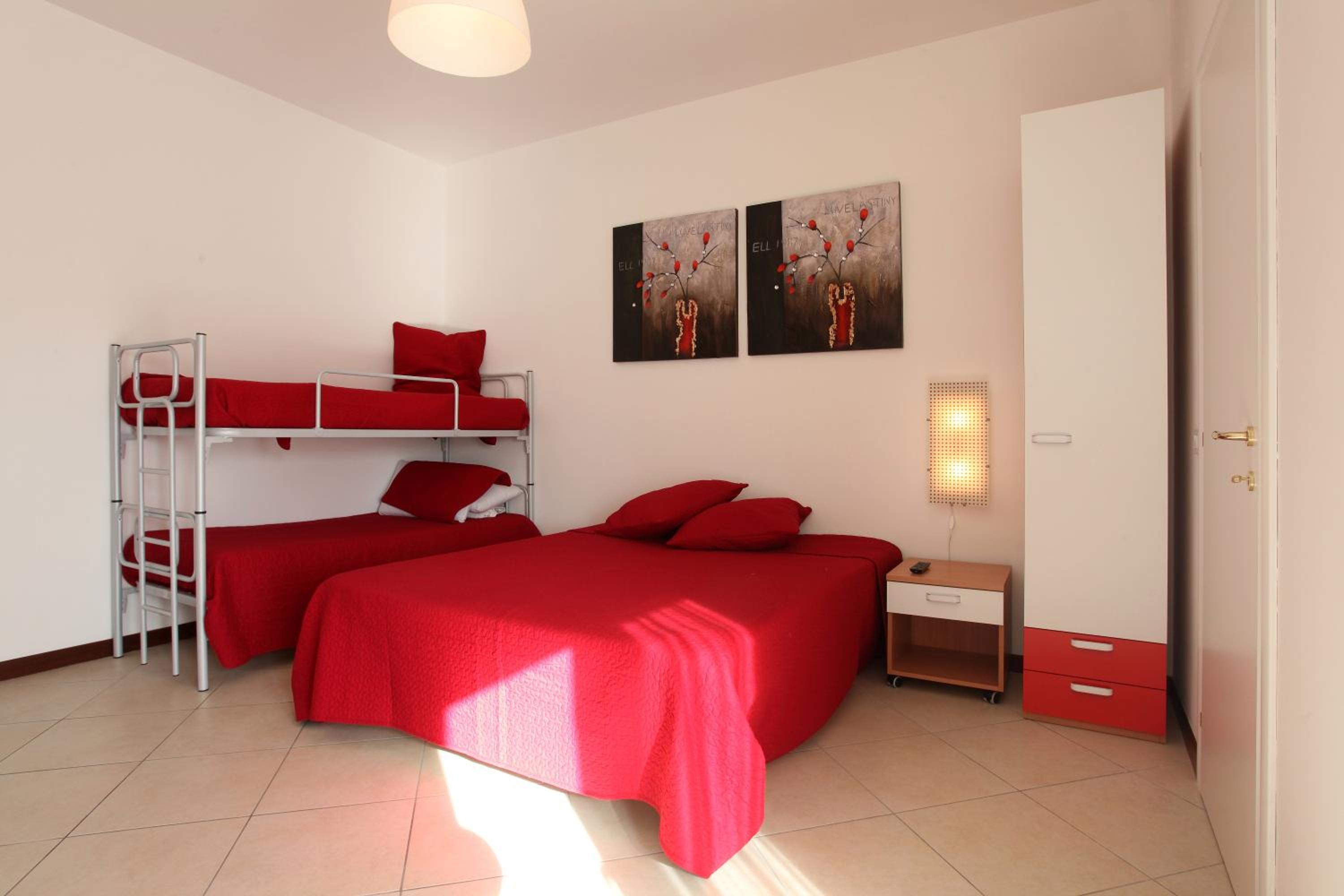 Quadruple Room with Balcony - Photo 17