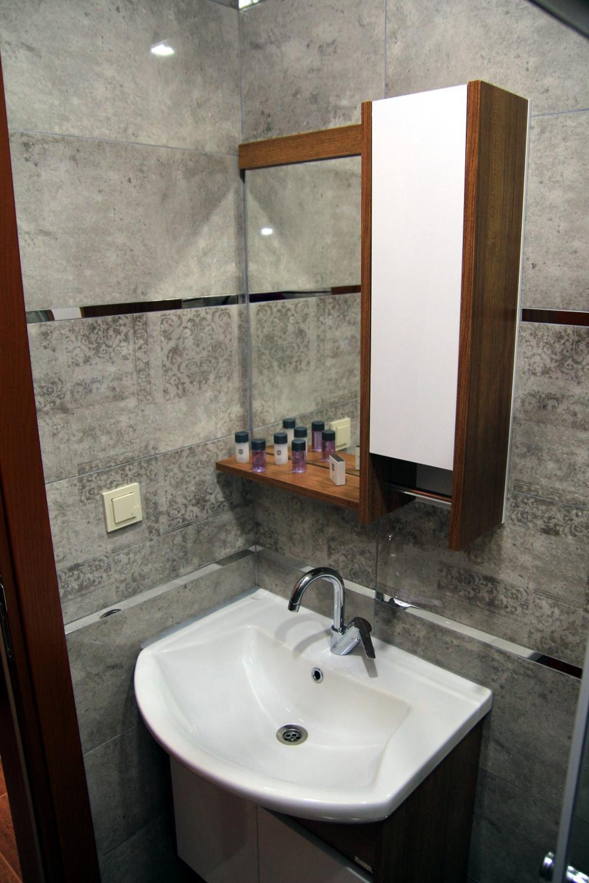 Deluxe King Suite photo 2