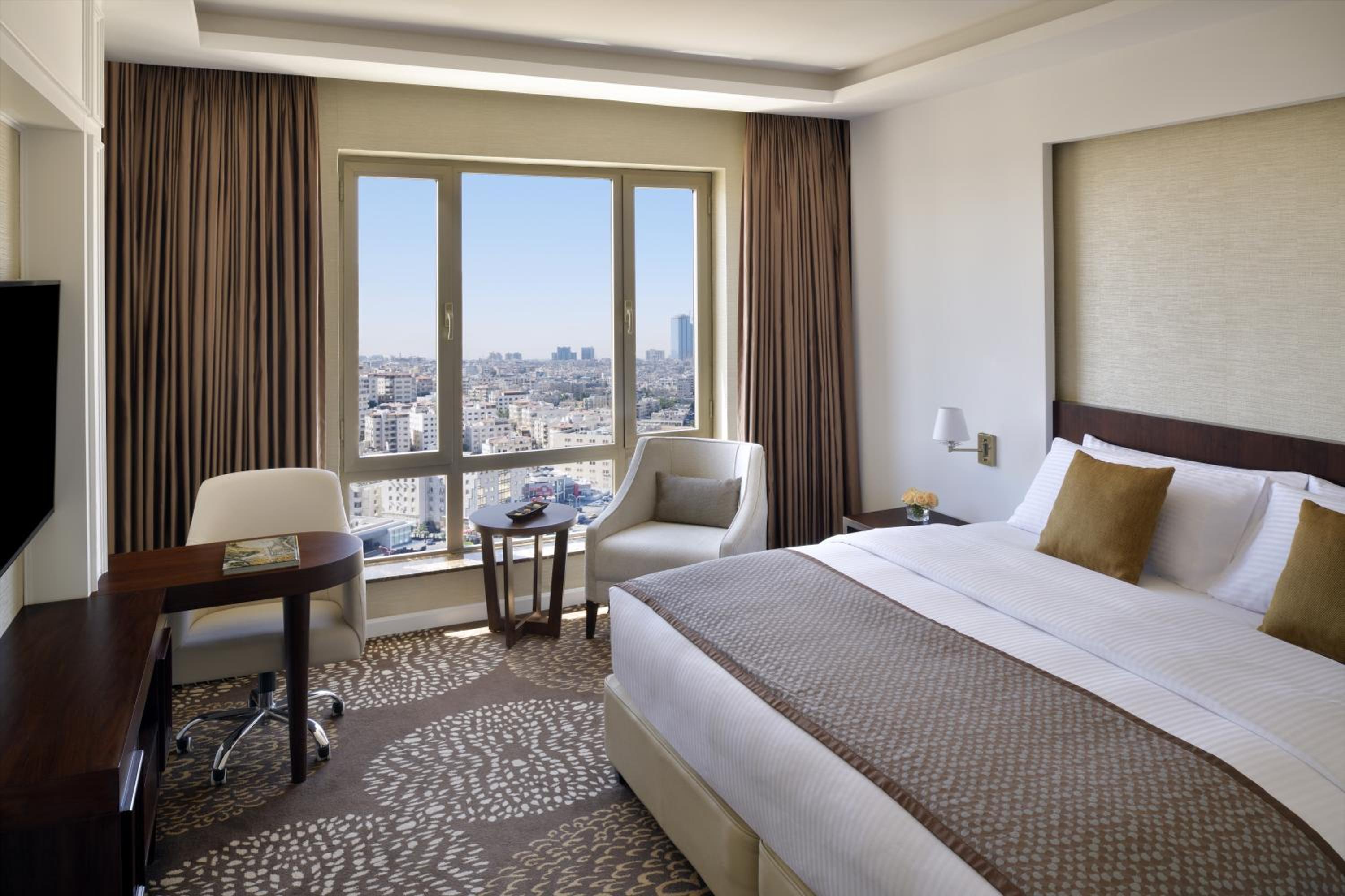 Executive Suite with City View - Photo 1