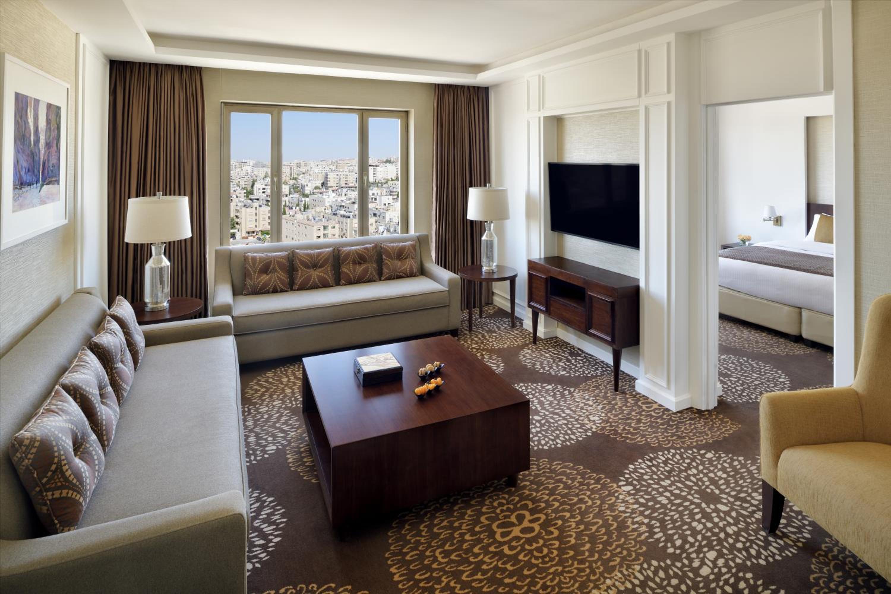 Executive Suite with City View - Photo 6