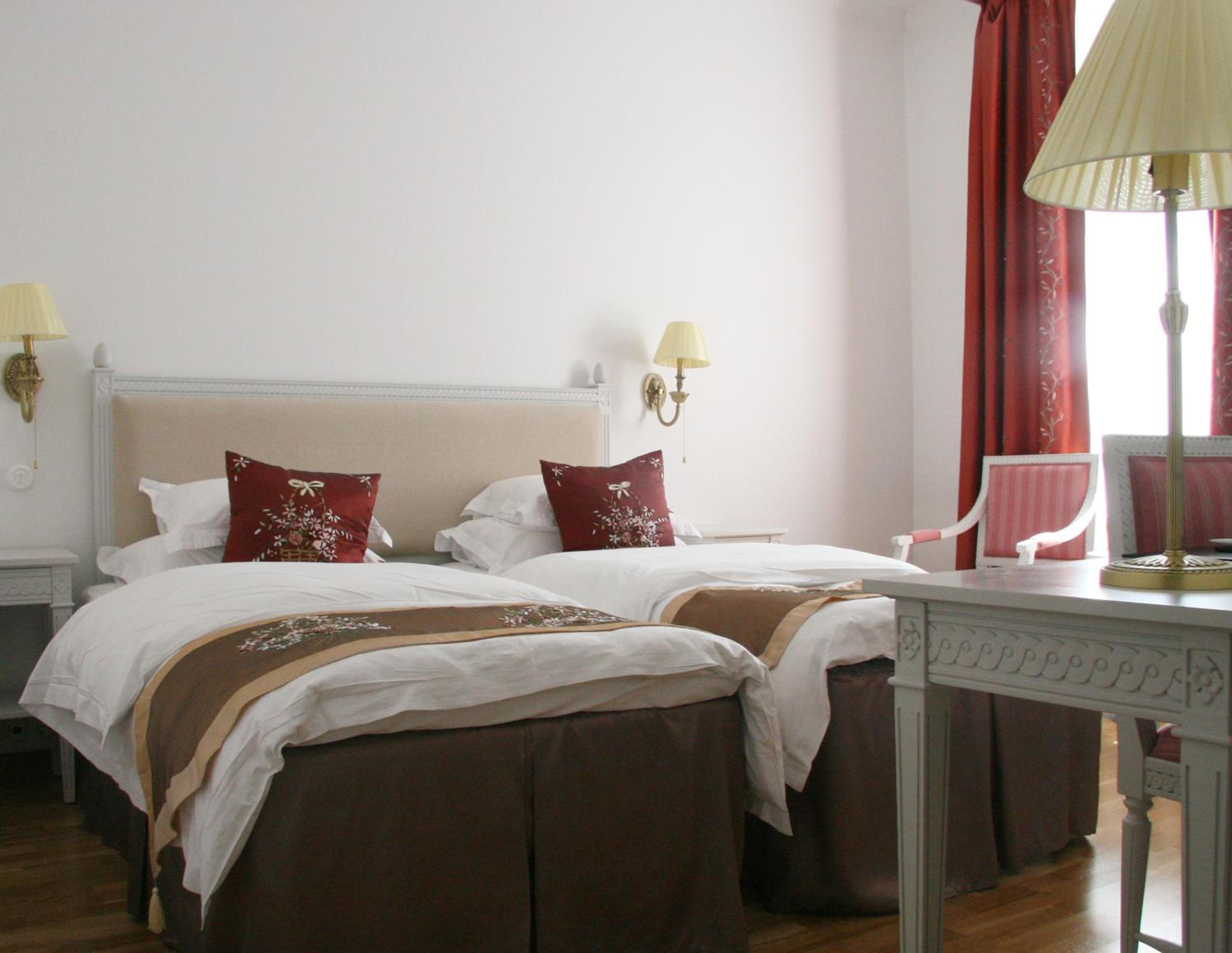 Standard Twin Room - Photo 2