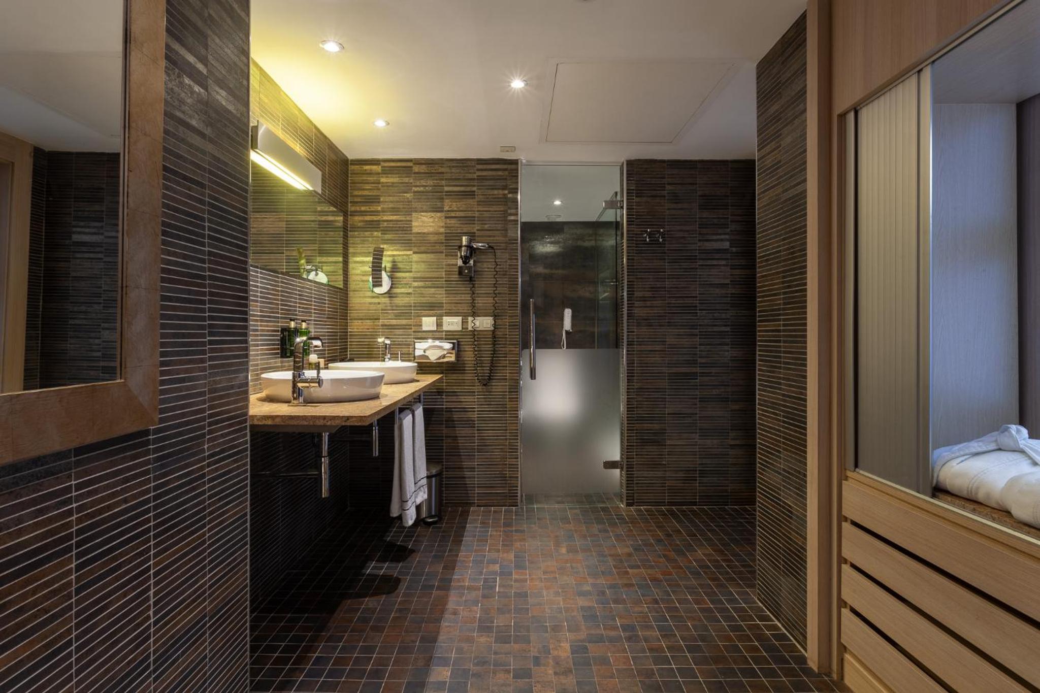 Suite The Level With Terrace - Photo 7