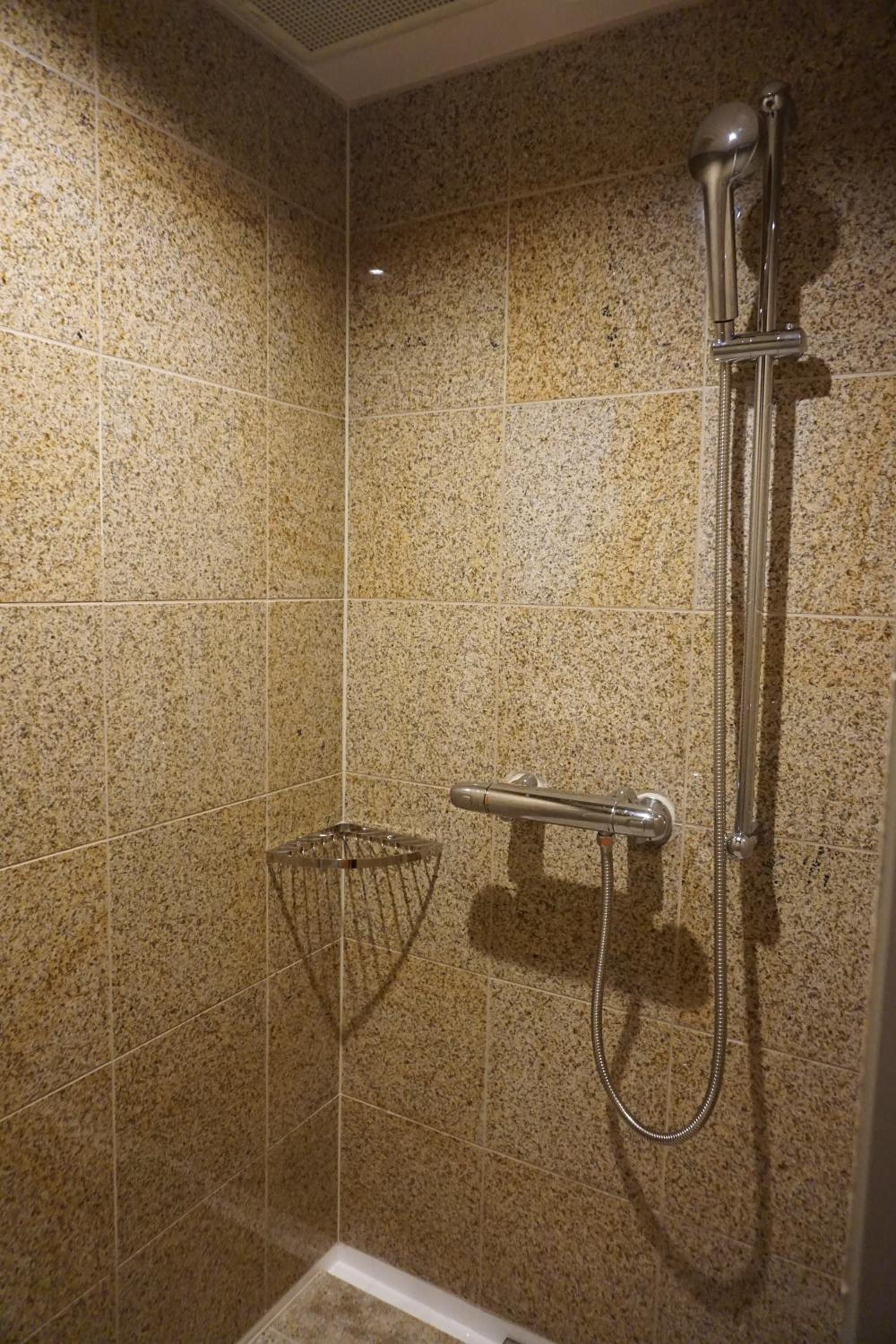 Room with Tatami Area - Photo 3