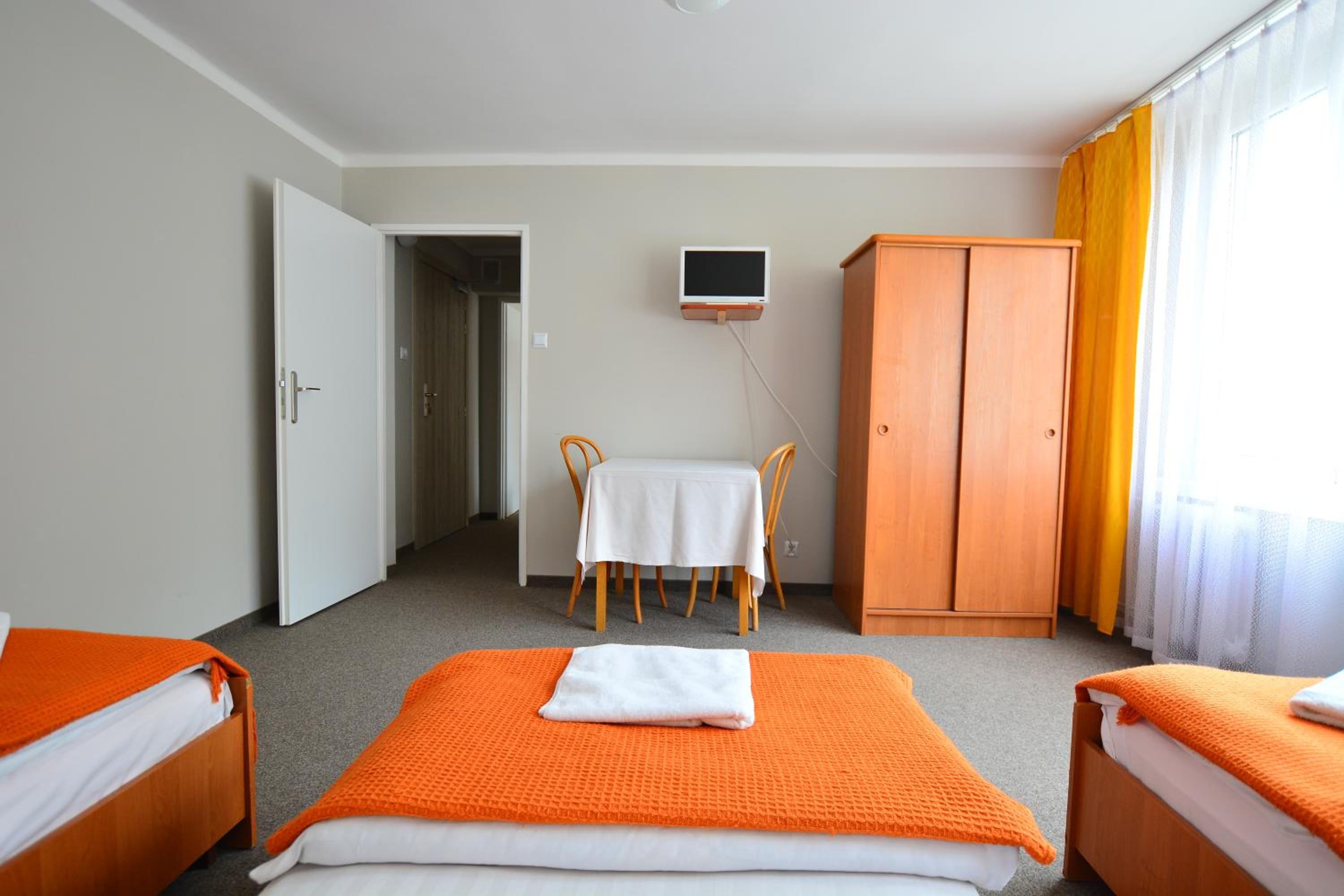 Two-Bedroom Apartment (6 Adults) - Photo 7