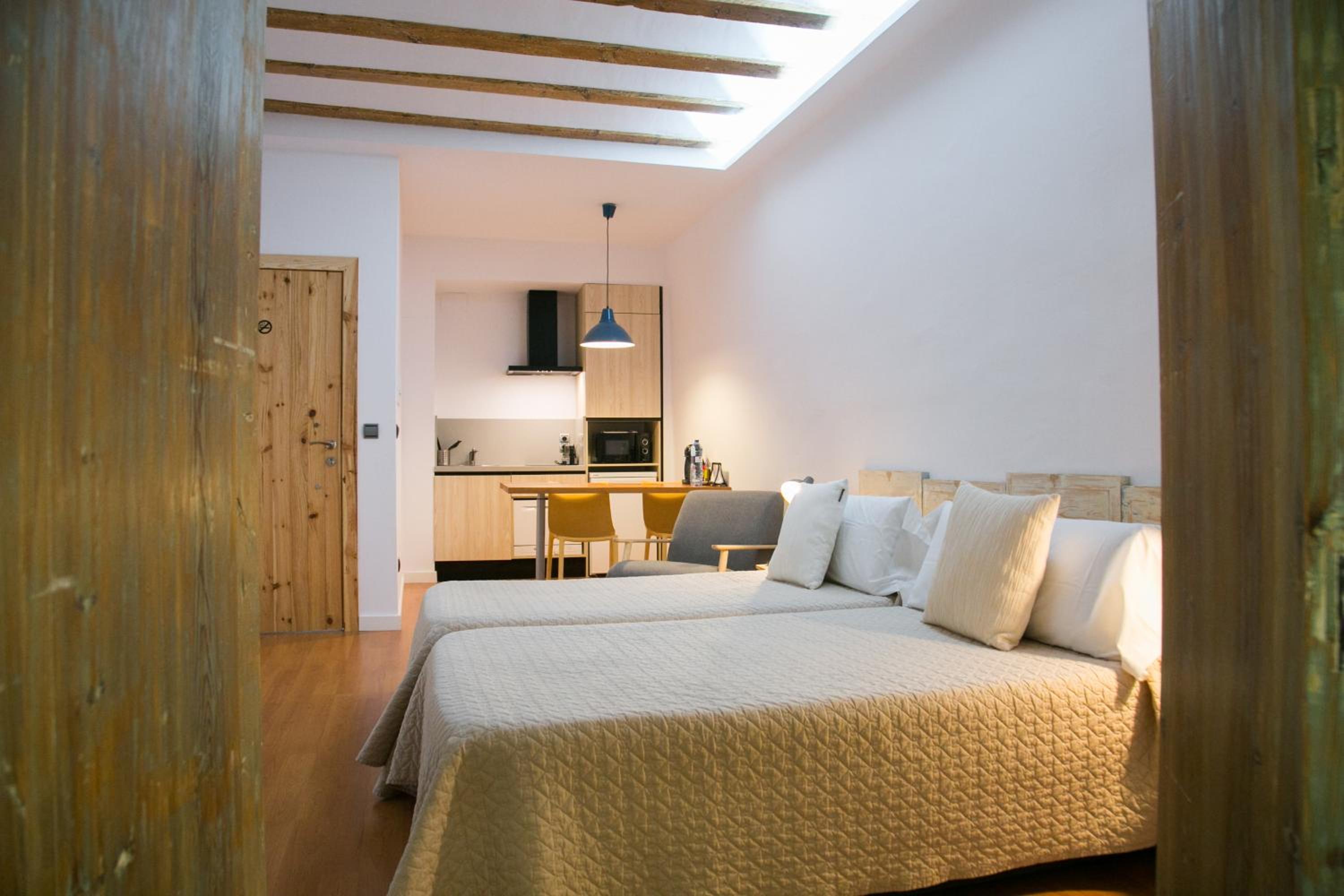 Studio Apartment - Photo 1