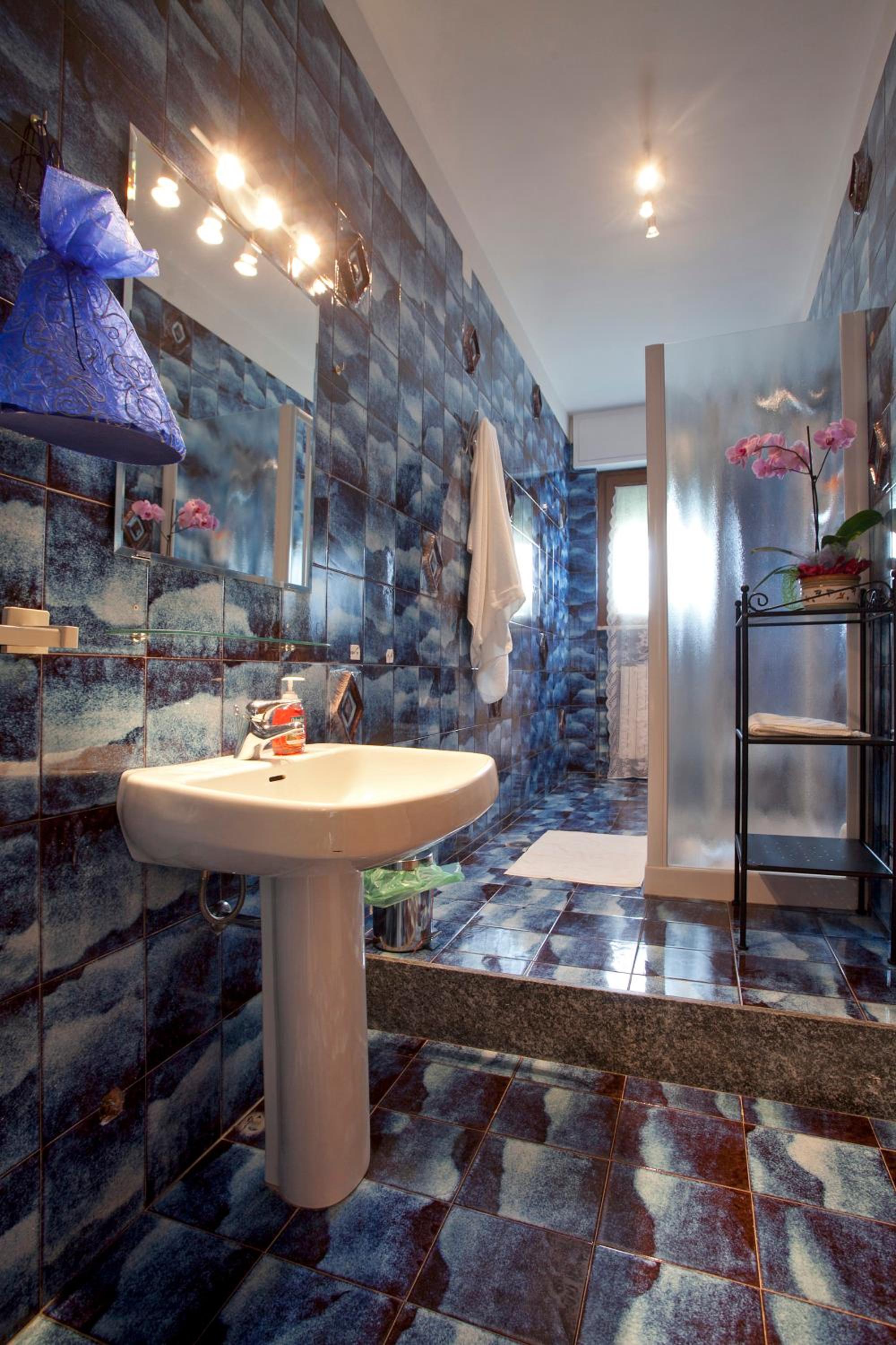 Triple Room - Photo 13