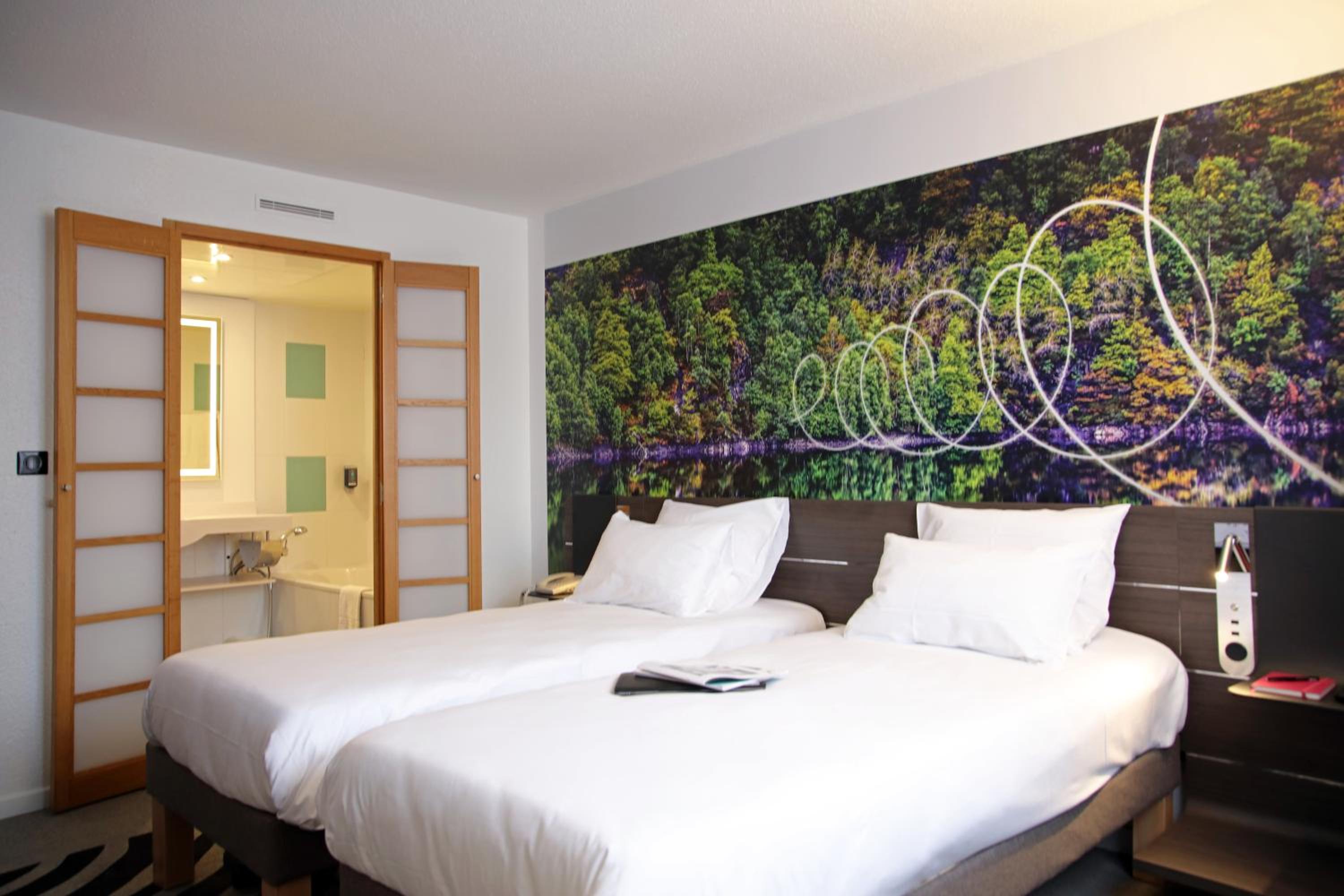 Standard Twin Room - Photo 1