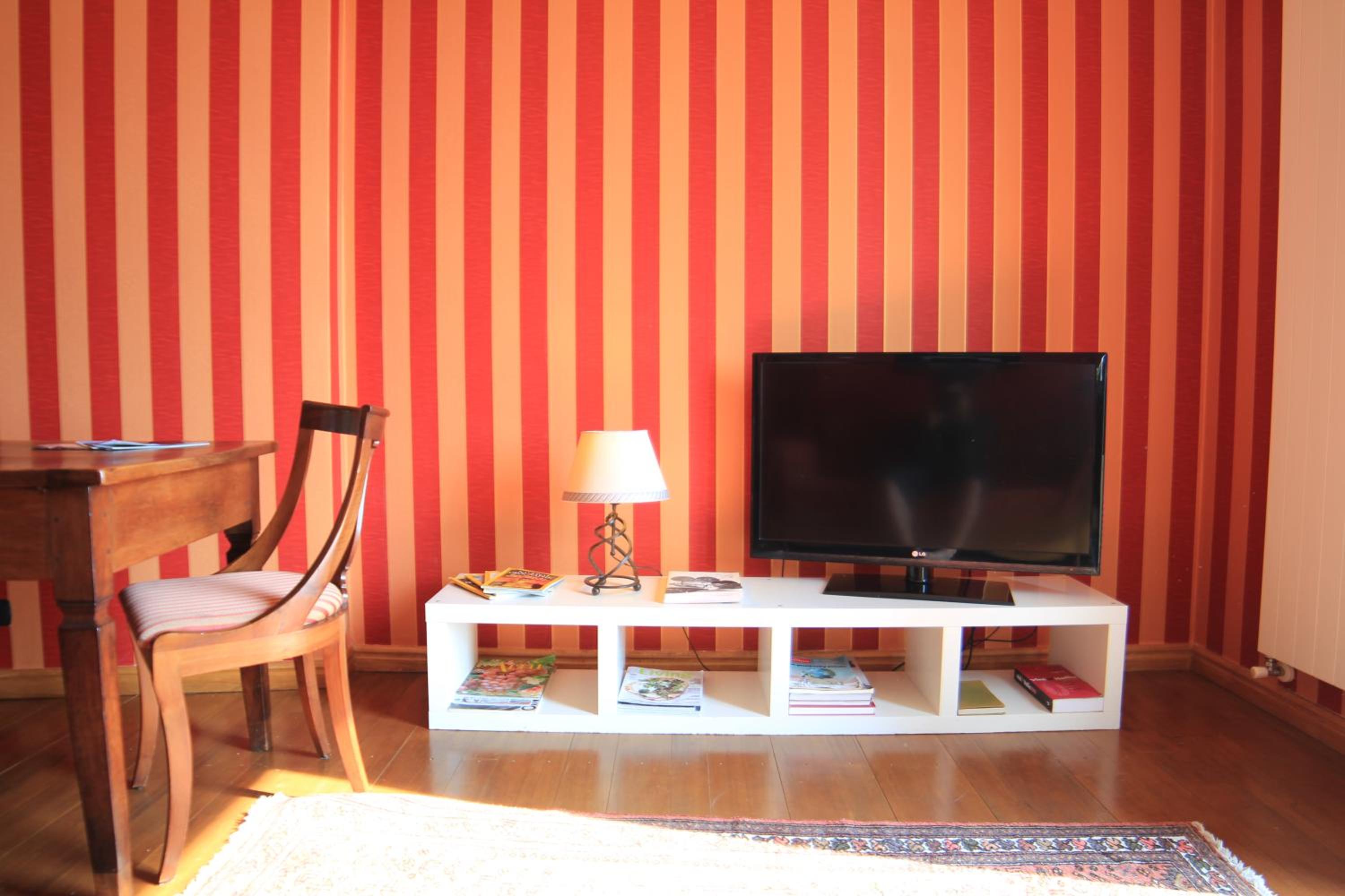 Two-Bedroom Suite - Photo 9
