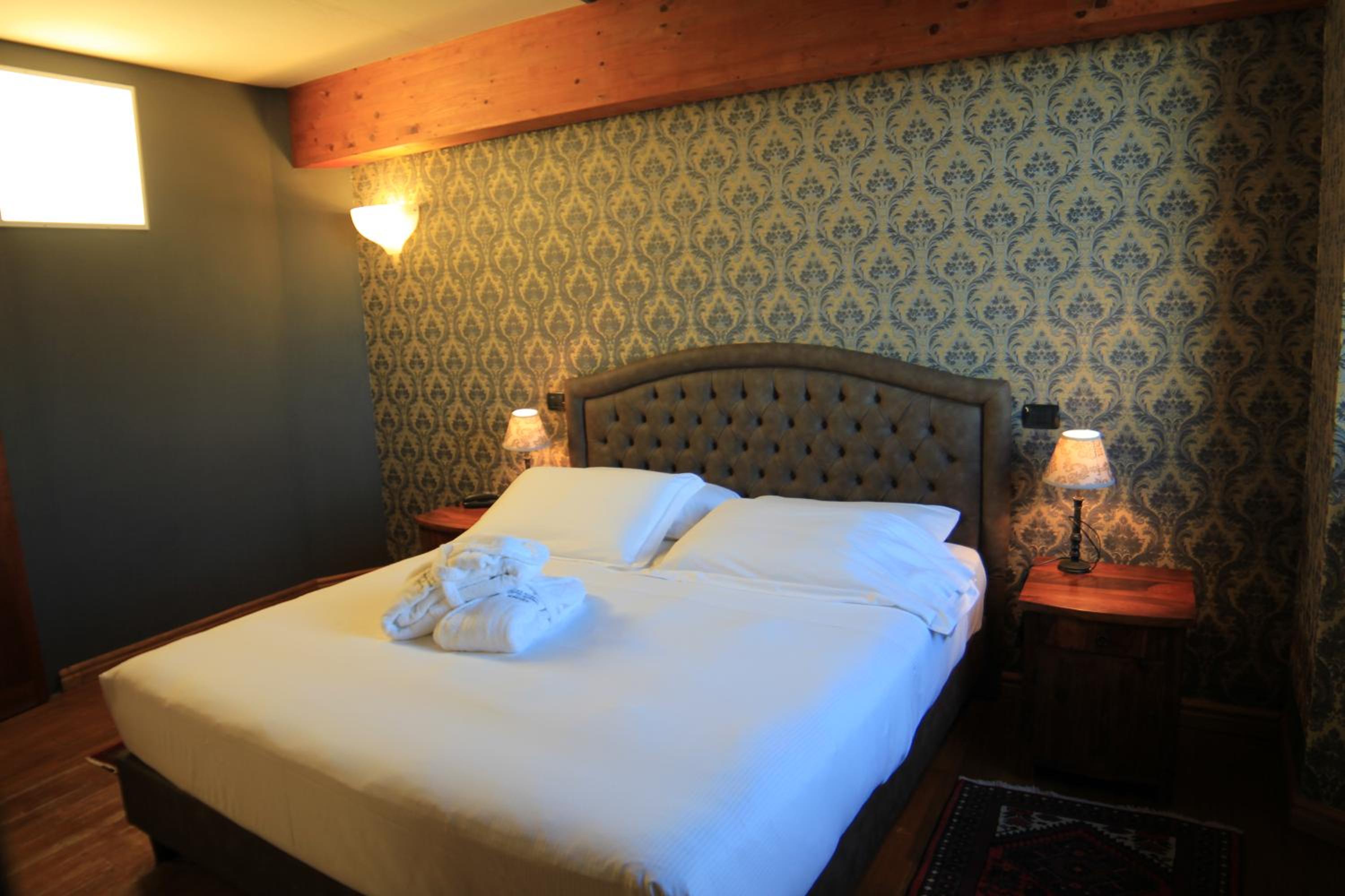 Two-Bedroom Suite - Photo 7