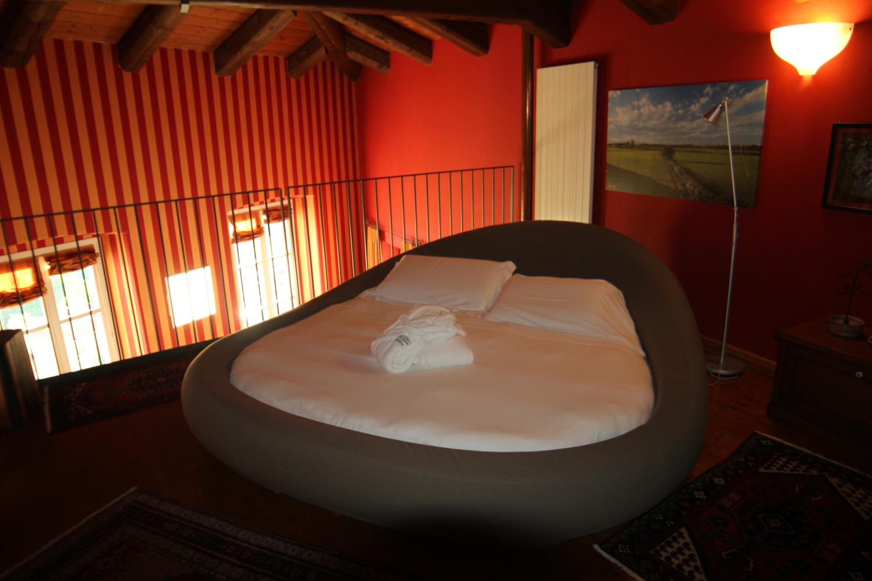 Two-Bedroom Suite - Photo 5