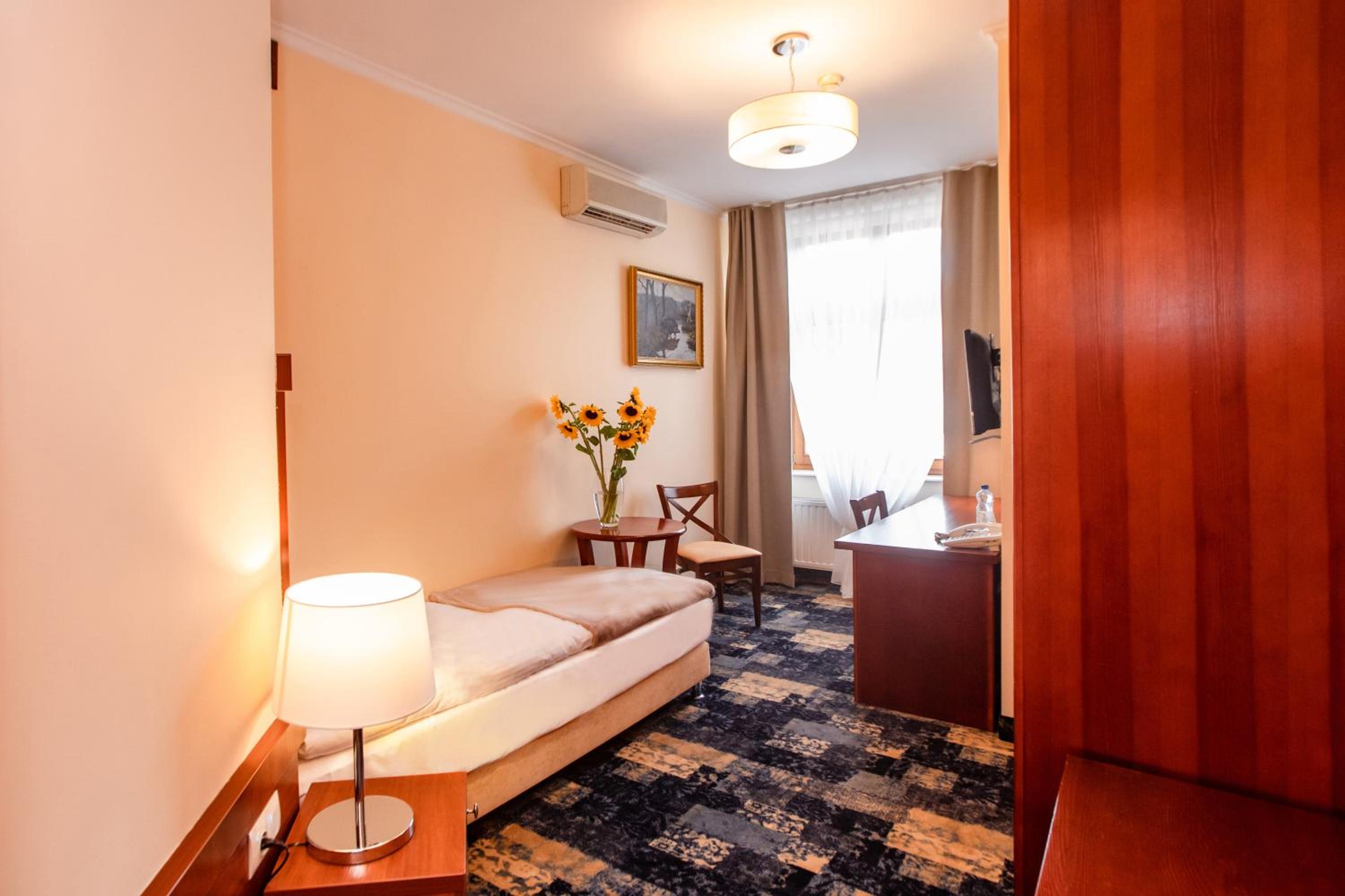 Single Room photo 2