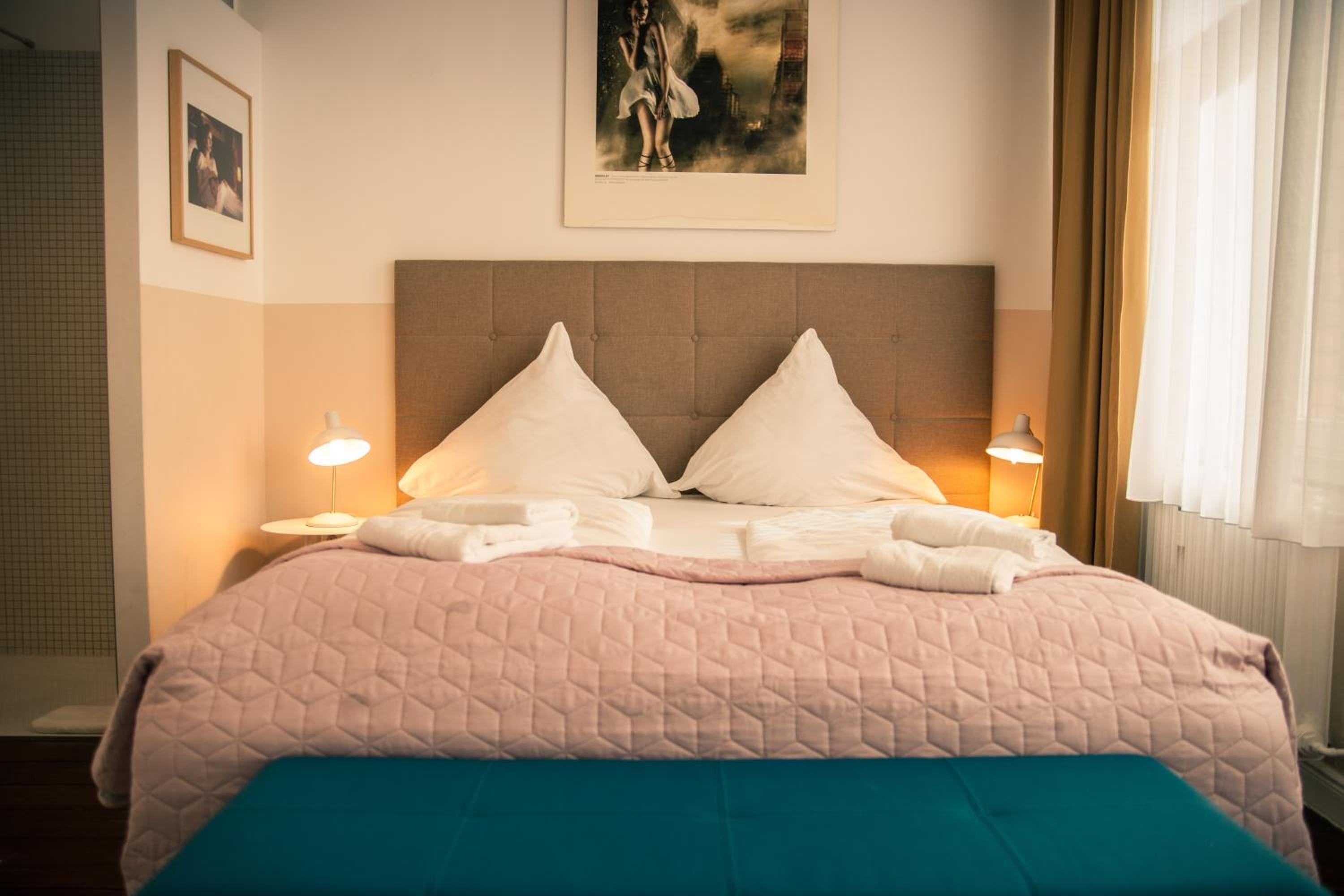 Deluxe Double Room - Photo 9