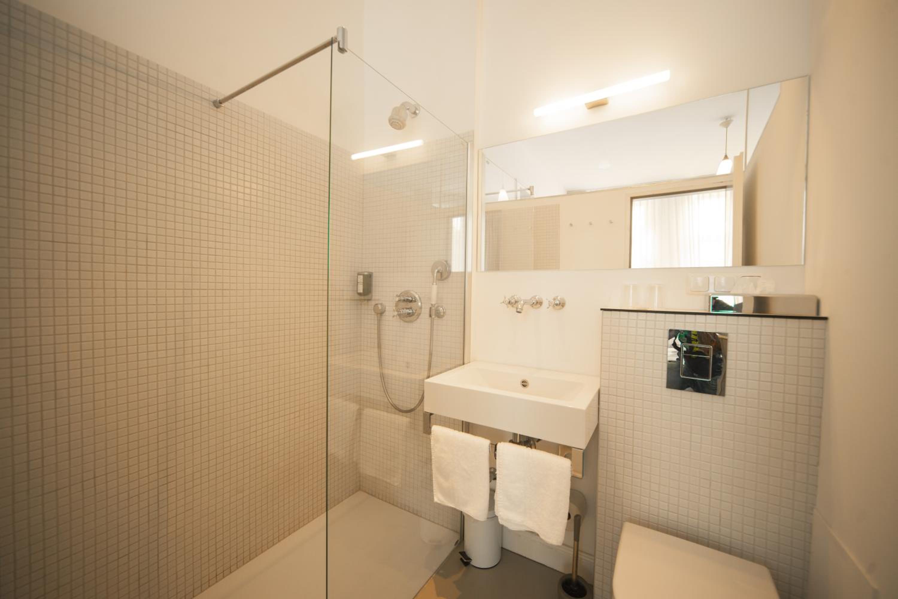 Standard Double Room - Photo 7