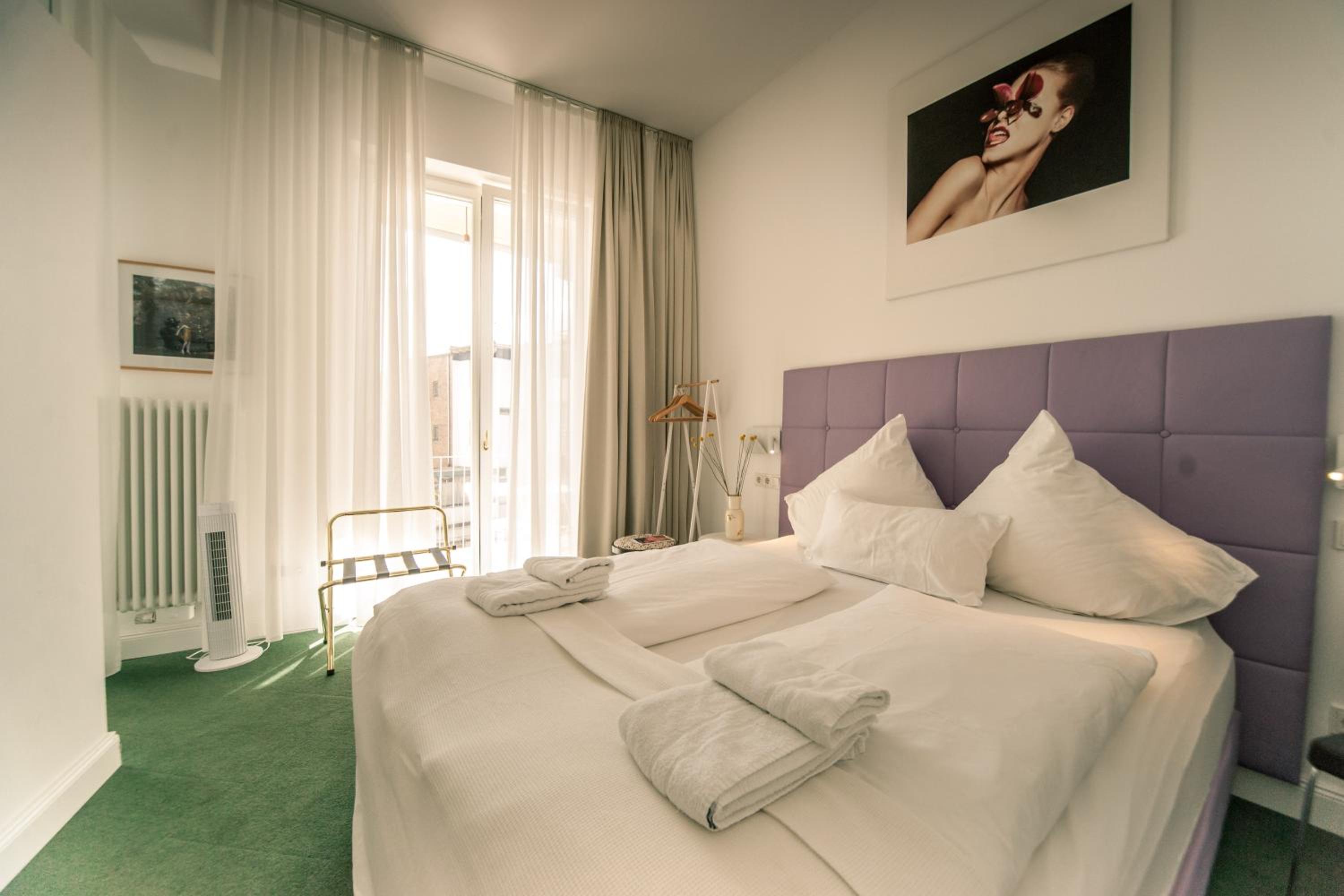 Standard Double Room - Photo 13